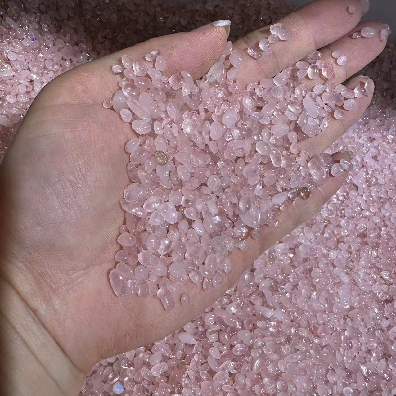 Wholesale Reki Raw Rocks Rose Quartz chips Gravel  Tumbled feng shui  Bulk  Gemstone and  Crystal Healing Chips Natural  Stone C