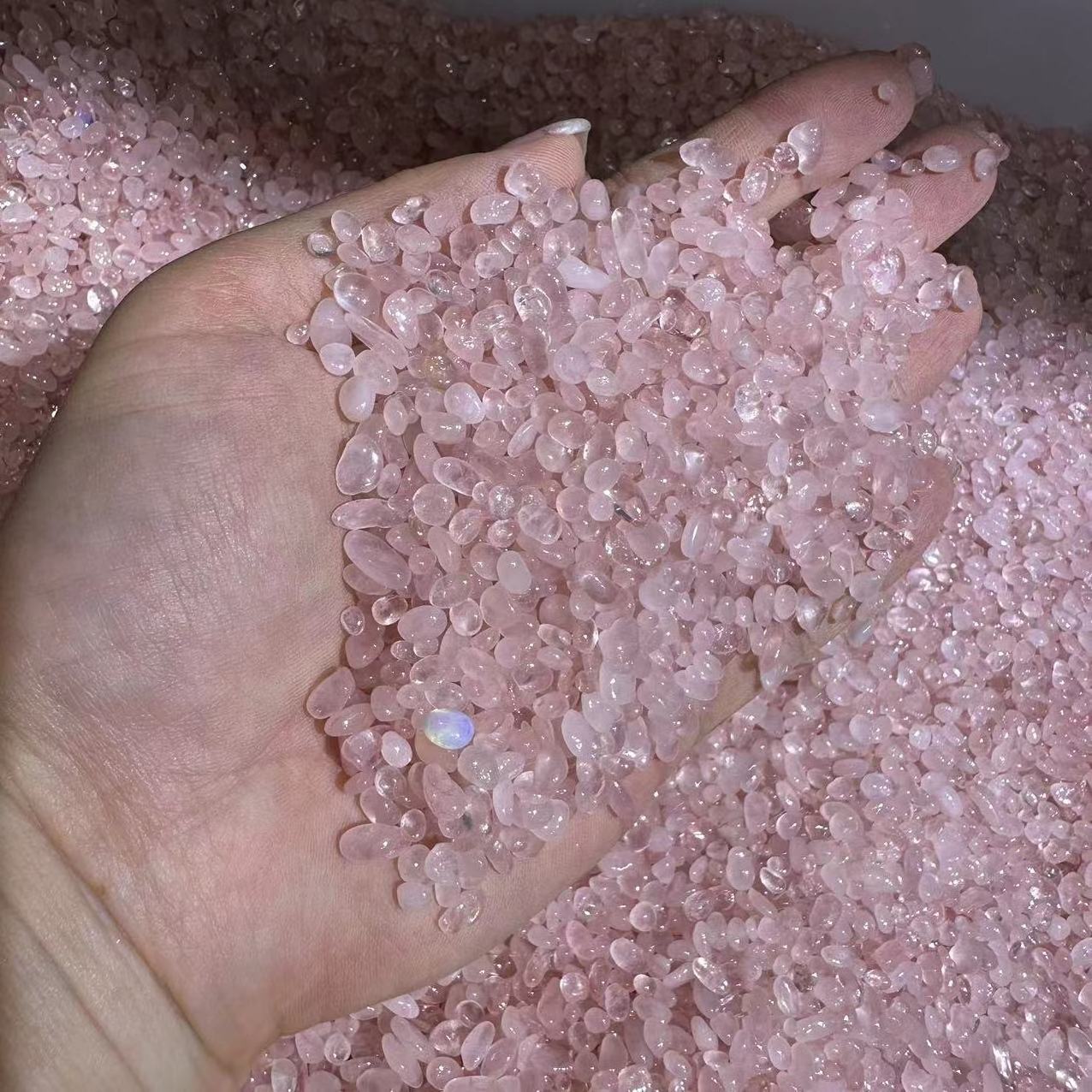 Wholesale Reki Raw Rocks Rose Quartz chips Gravel  Tumbled feng shui  Bulk  Gemstone and  Crystal Healing Chips Natural  Stone C