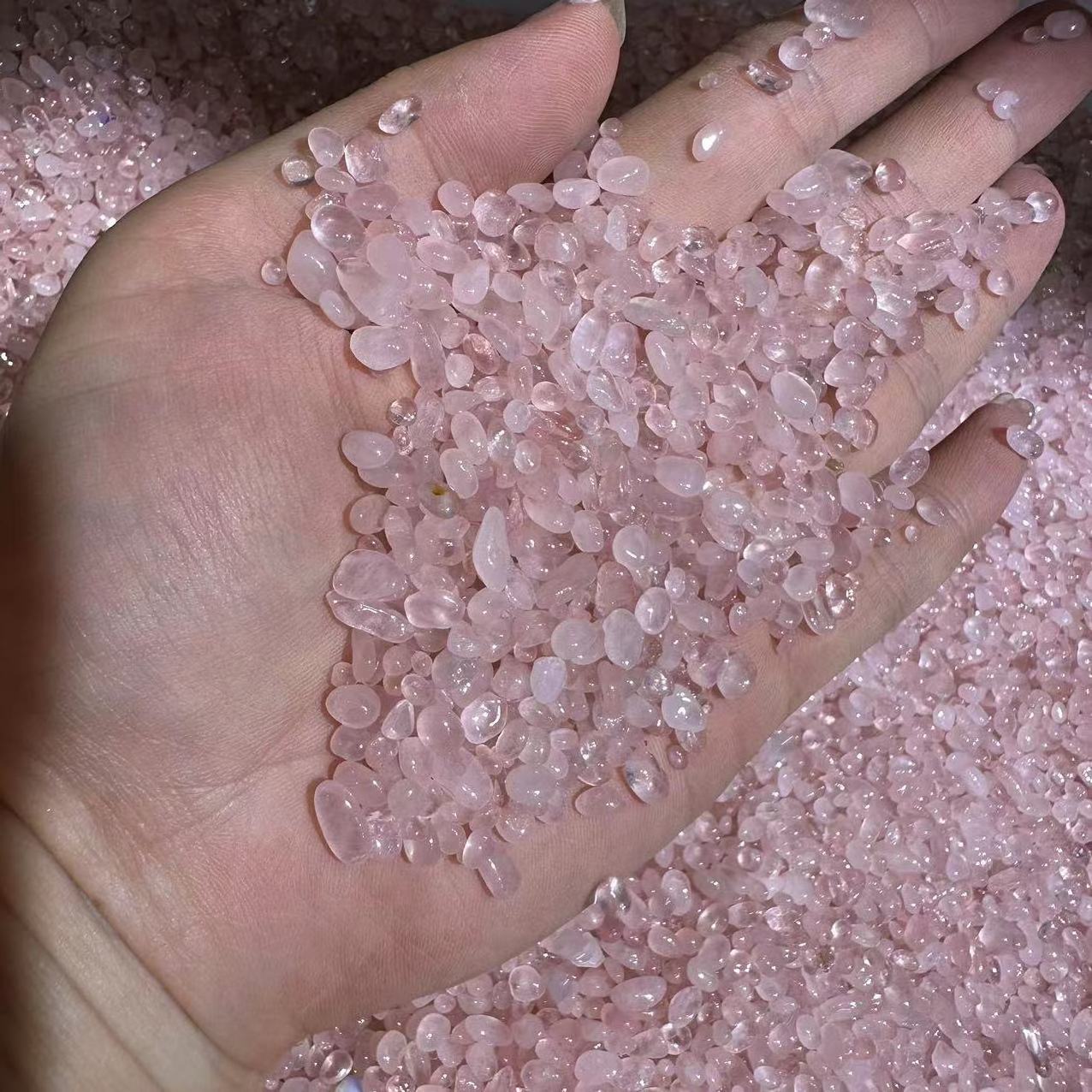 Wholesale Reki Raw Rocks Rose Quartz chips Gravel  Tumbled feng shui  Bulk  Gemstone and  Crystal Healing Chips Natural  Stone C