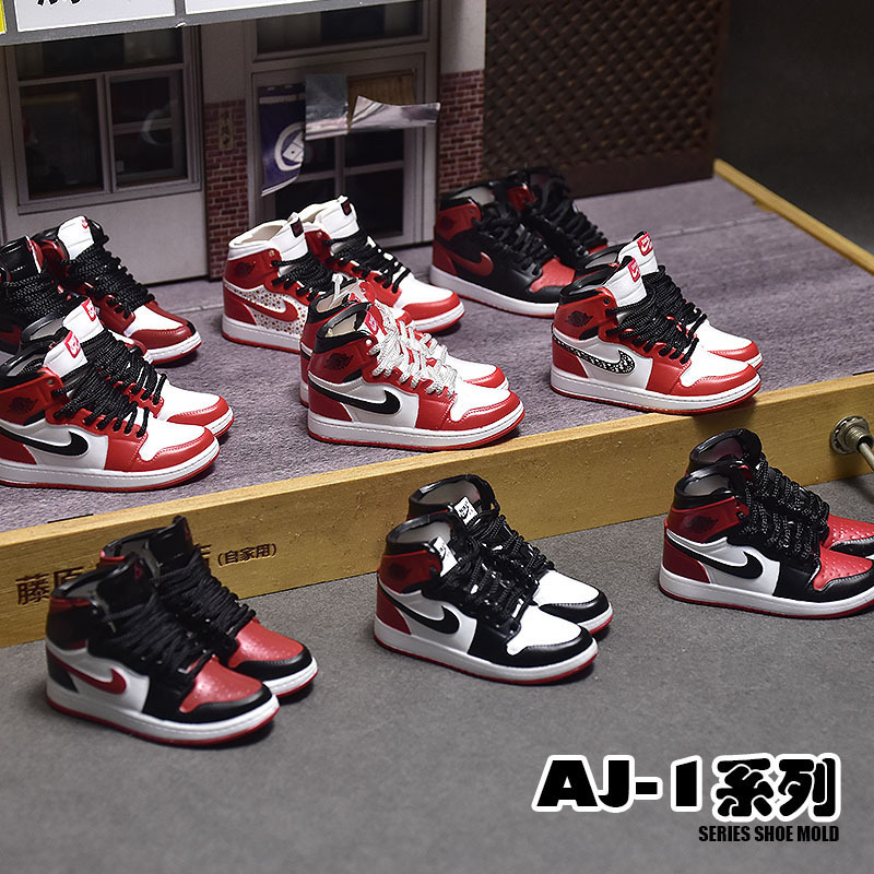 wholesale 1/6 bjd 3D sneaker keychain more than 2000 designs air jordan1 yeezy AJ4  mini shoes keychain with box  can customized