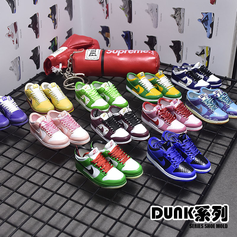 High quality wholesale pvc 3D shoe keychain with box shoe charms AJ1 yeeze duck sneaker keychain 3d mini shoe metal accessories