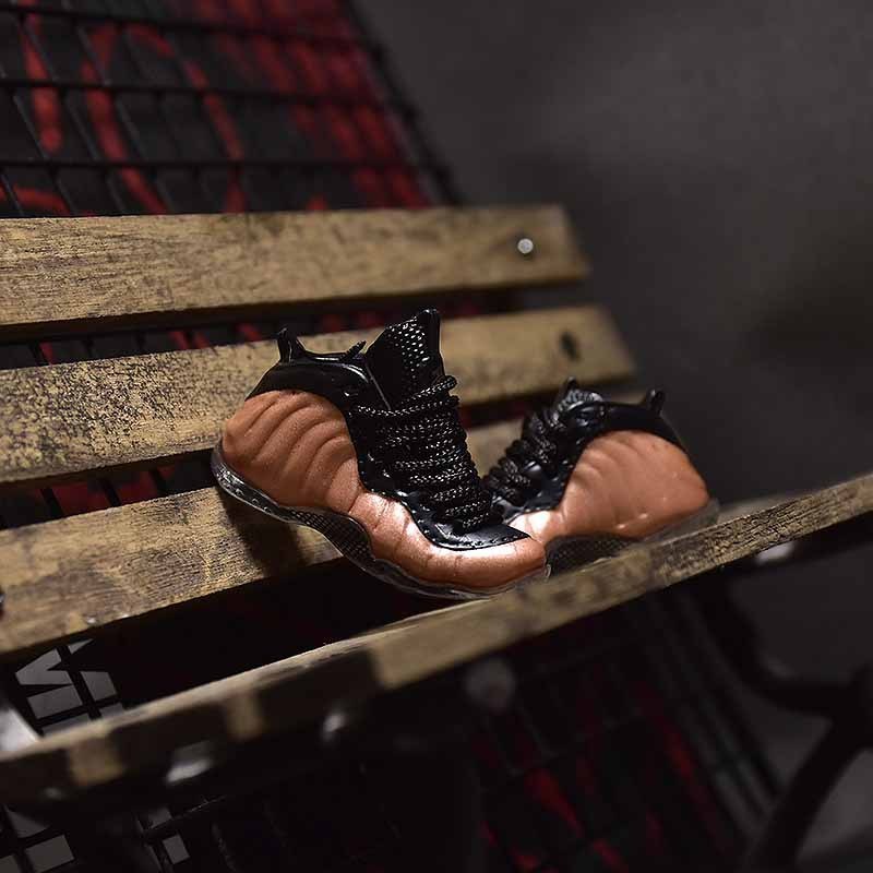 High quality 1/6 3d sneaker keychain air jordan1 yeezy AJ4 more than 2000 designs mini shoes keychain with box can customized