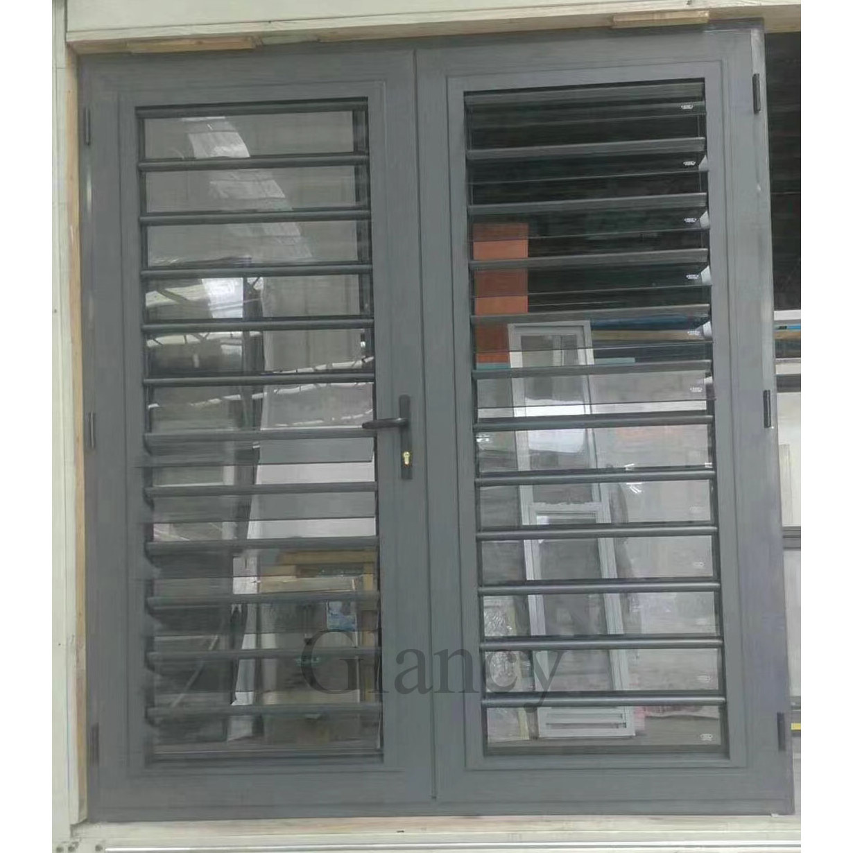 Dust Proof Soundproof louvered clear glass shutter windows Easy Installation Mosquito prevention metal shutter louvre window