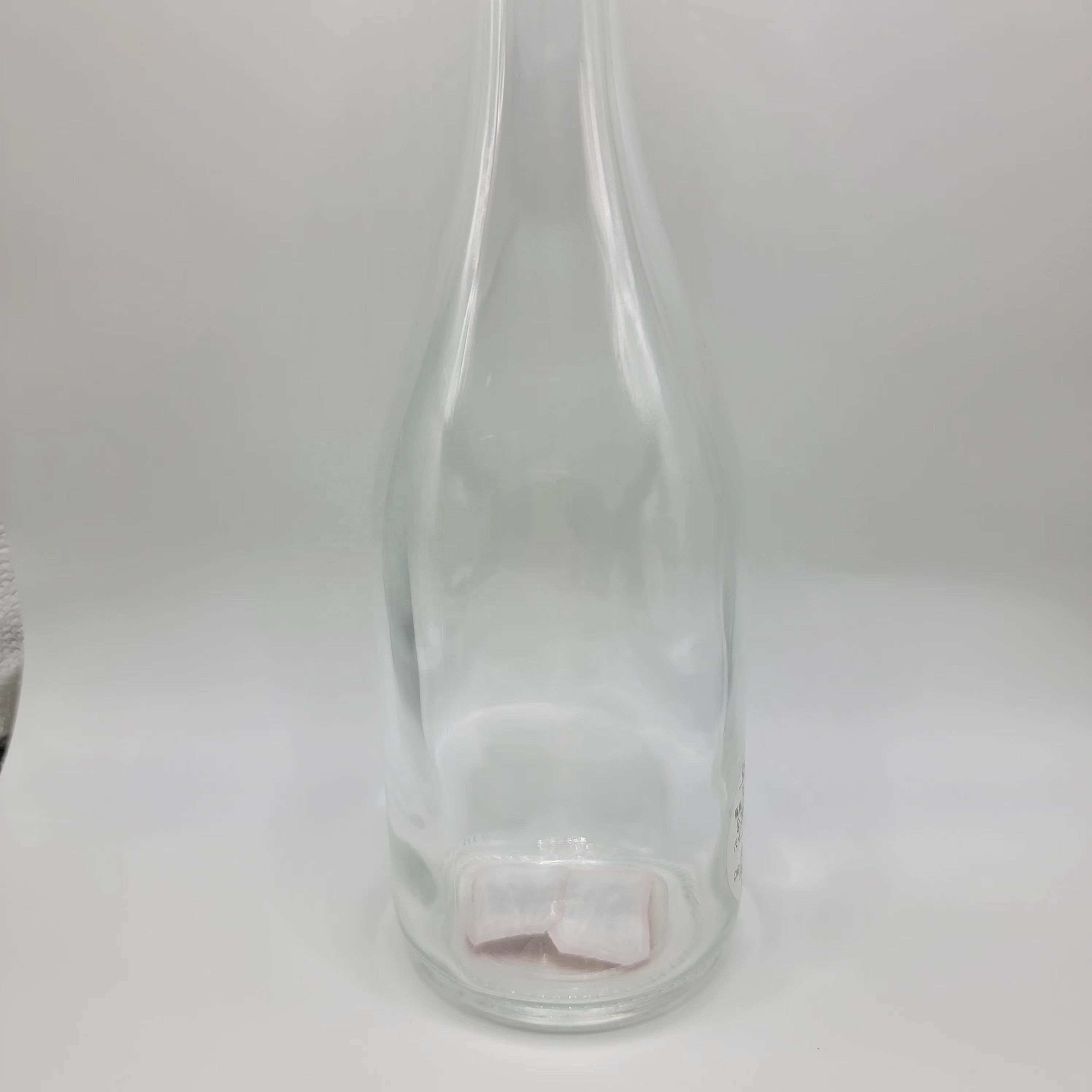 OEM Clear Glass Bottles: Round Design in Various Sizes - 375ml, 500ml, and 750ml, Ideal for Voss-Like Empty Mineral Water Bottle