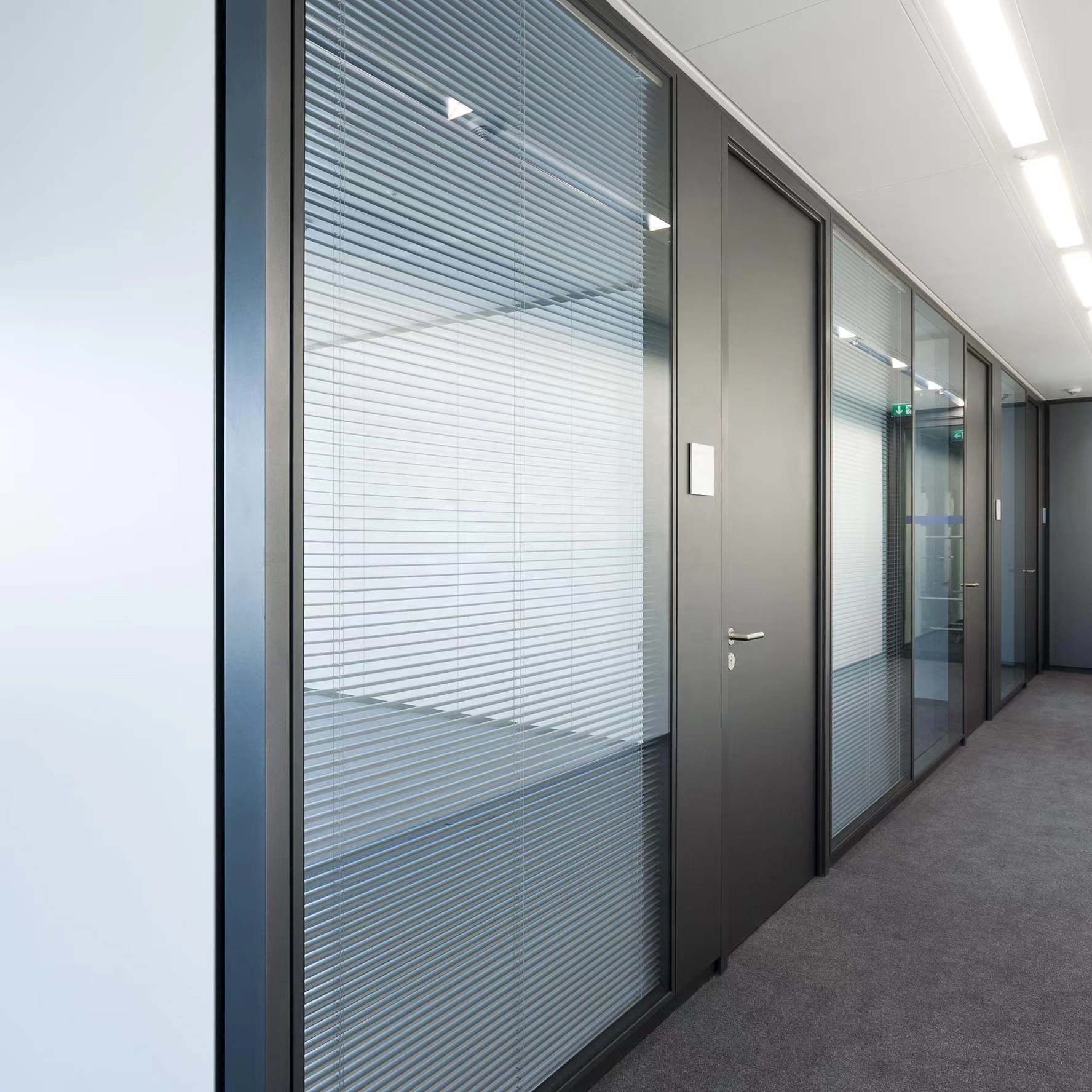 Interior portable office walls aluminum tempered glass partition with blind