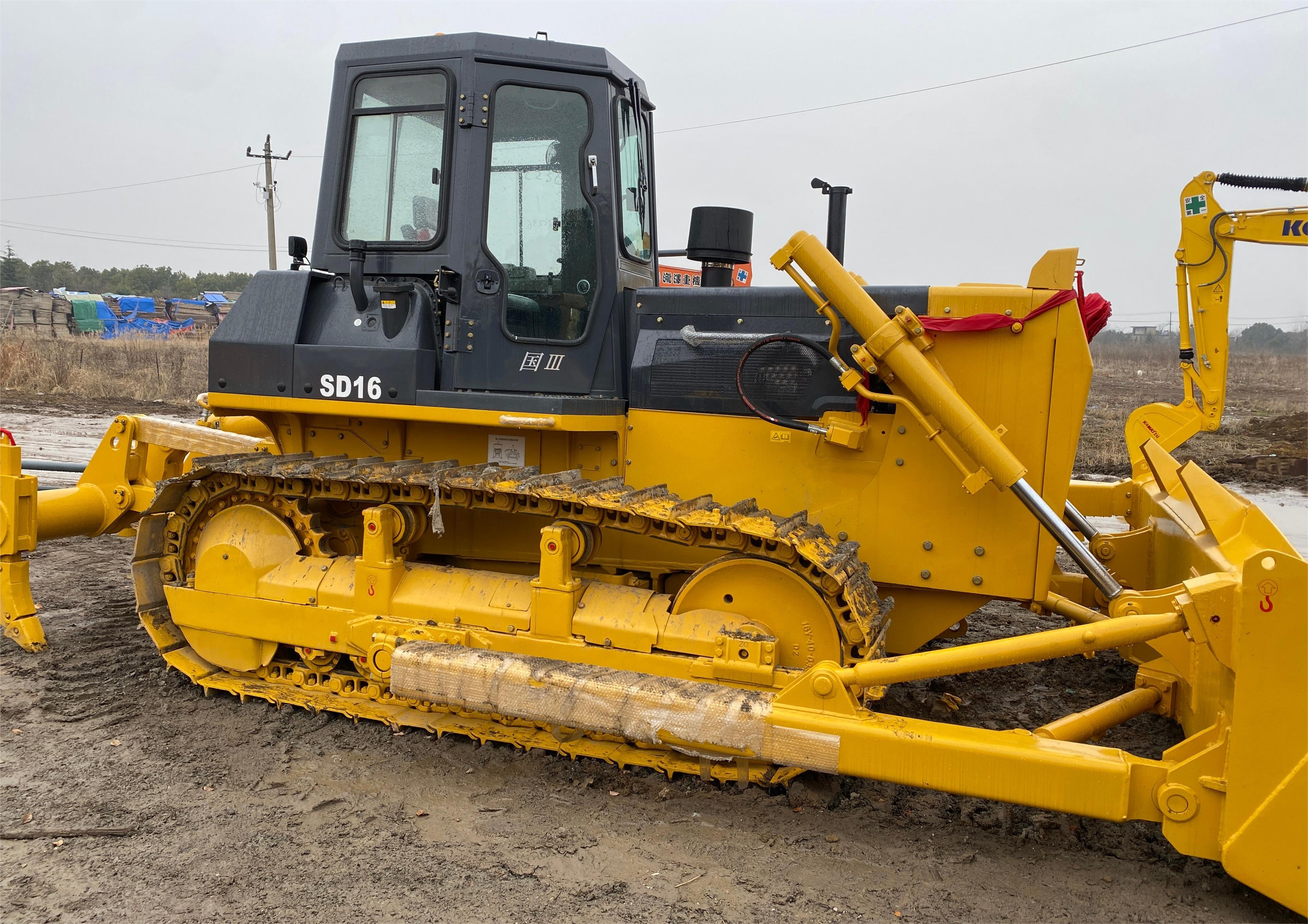 Low Price 17ton  Small and medium-sized   Used Shantui  SD16   Crawler Bulldozer  Dozer    for  bulldozing