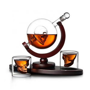 Skull-shaped Glass Globe Whiskey Decanter with 2 cups Glasses Dispenser with wooden Trays Wine Whiskey Glass Decanter