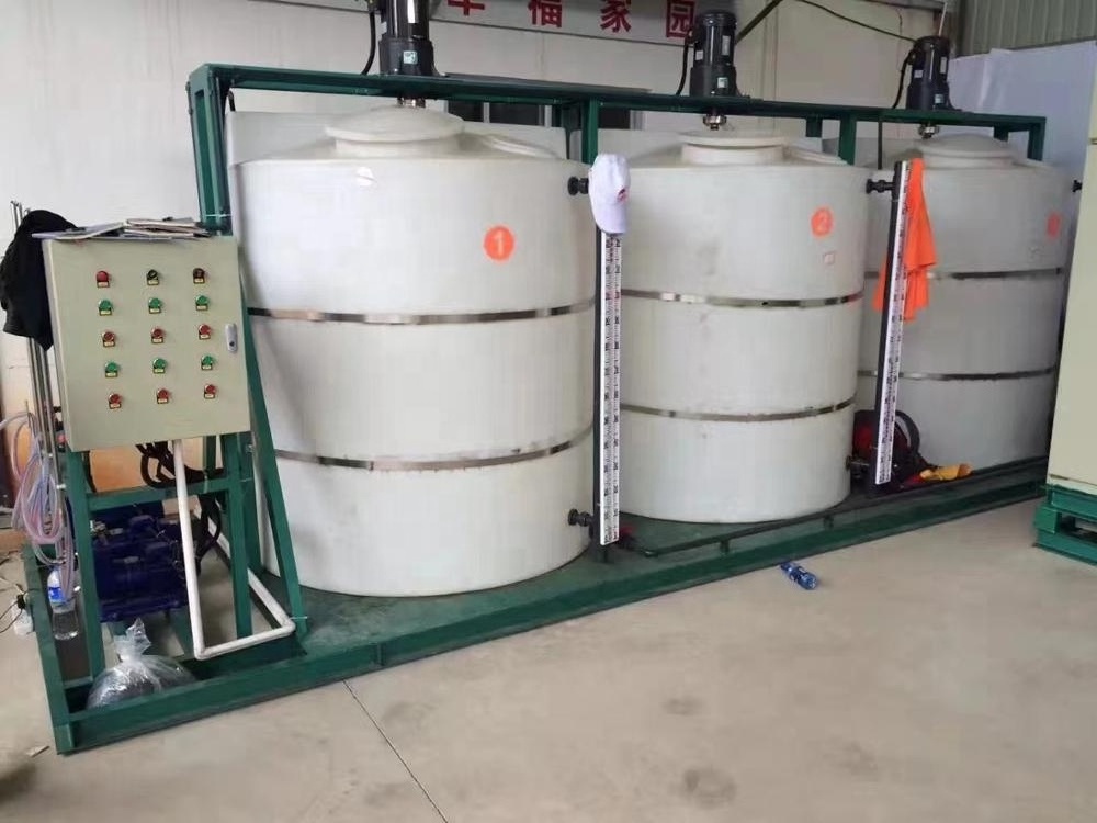 500 1000 L chemical liquid mixing tank with agitator