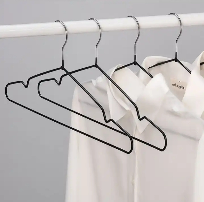 Wholesale 2.5 cm slim black wire hanger save space anti-slip wire metal laundry clothes hanger