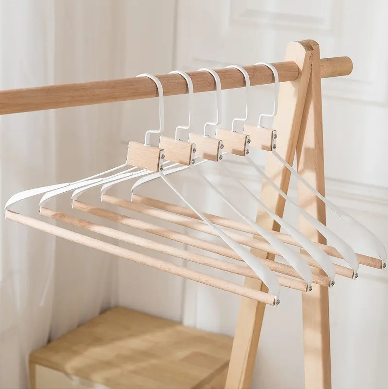 Modern household heavy duty hangers wholesale metal wide shoulder coat hangers