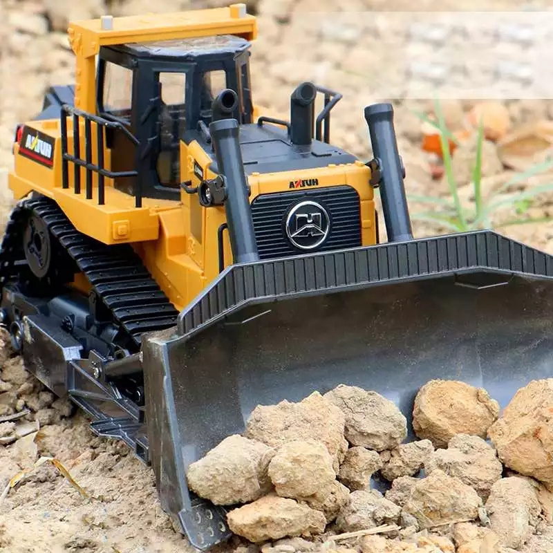 2021 New 1:16 Remote Control Truck 8CH RC Bulldozer Machine on Control Car Toys for Boys Huina 1569 Hobby Engineering New Gifts