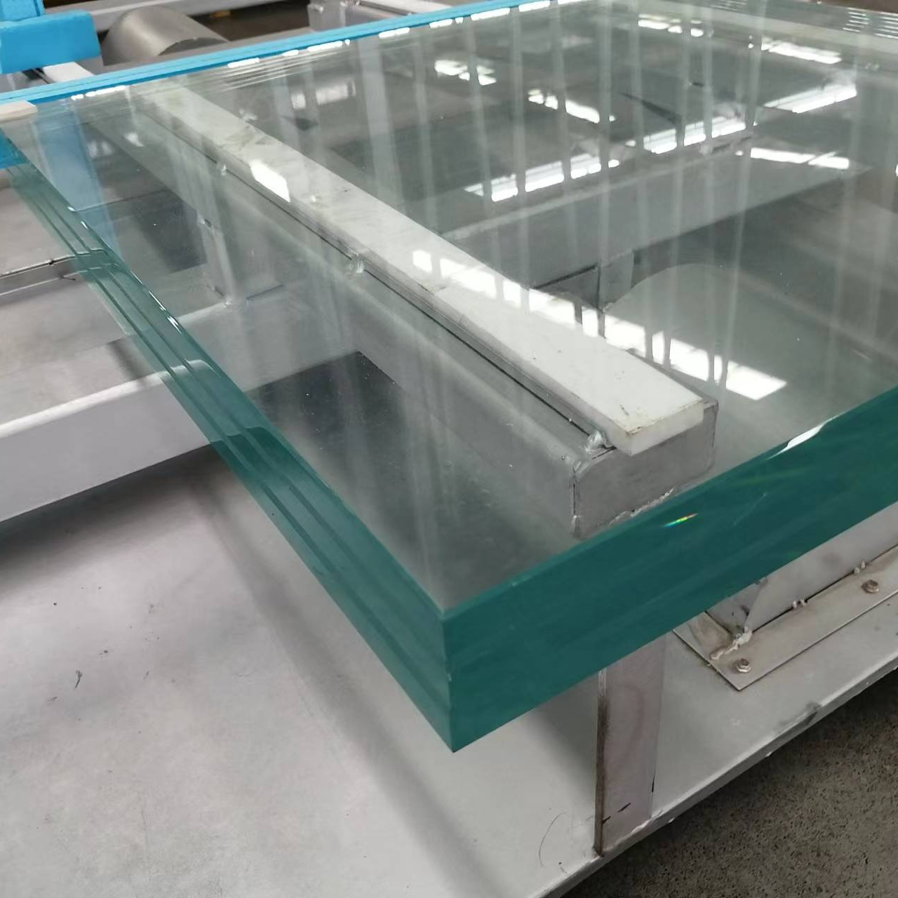 Competitive price Tempered Laminated Glass CE Certificated Safety Toughened Clear PVB SGP Laminated bulletproof Glass Suppliers