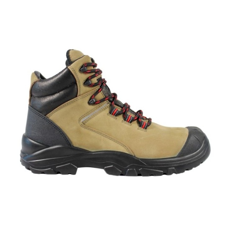 Slip-Resistant and Insulated Safety Boots in Cold Work Settings