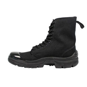 Stay protected with our electrician safety boots designed to be weatherproof and moisture-wicking