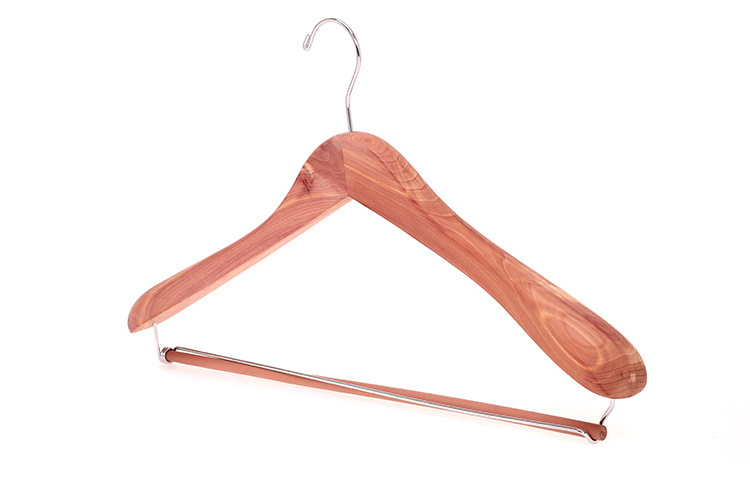 Cedar Wooden Suit Coat Hangers , Solid Red Cedar Wood Clothes Hangers with Non Slip Locking Bar