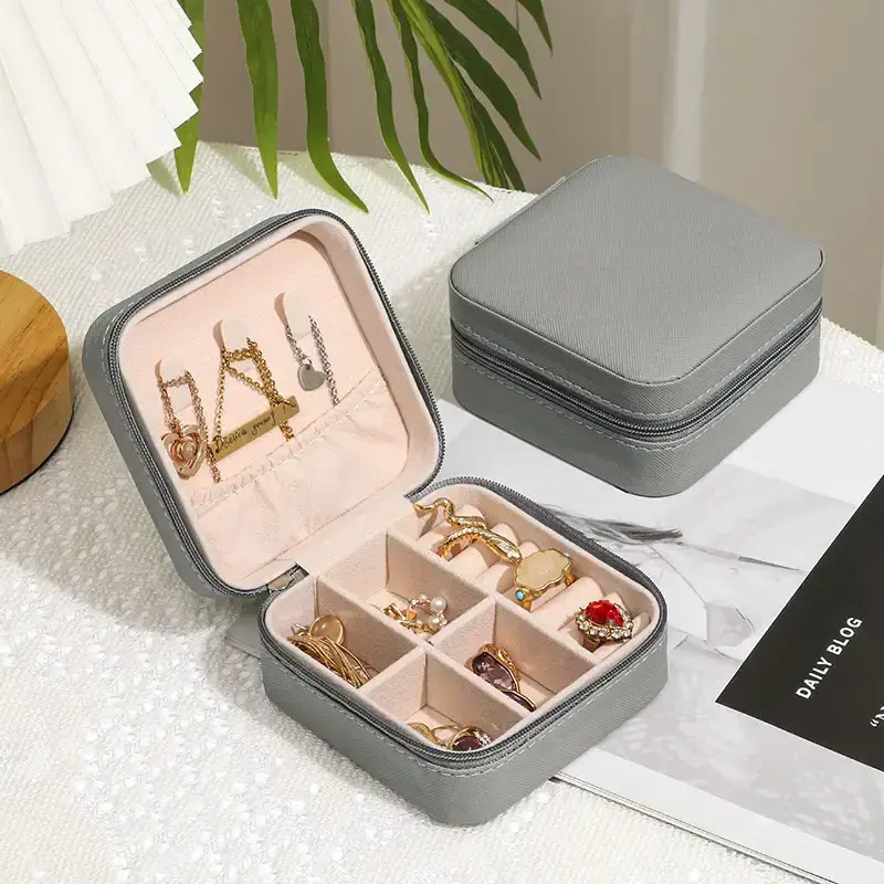 Mini jewelry storage box hand jewelry ring box, travel portable bracelet, jewelry gift packaging