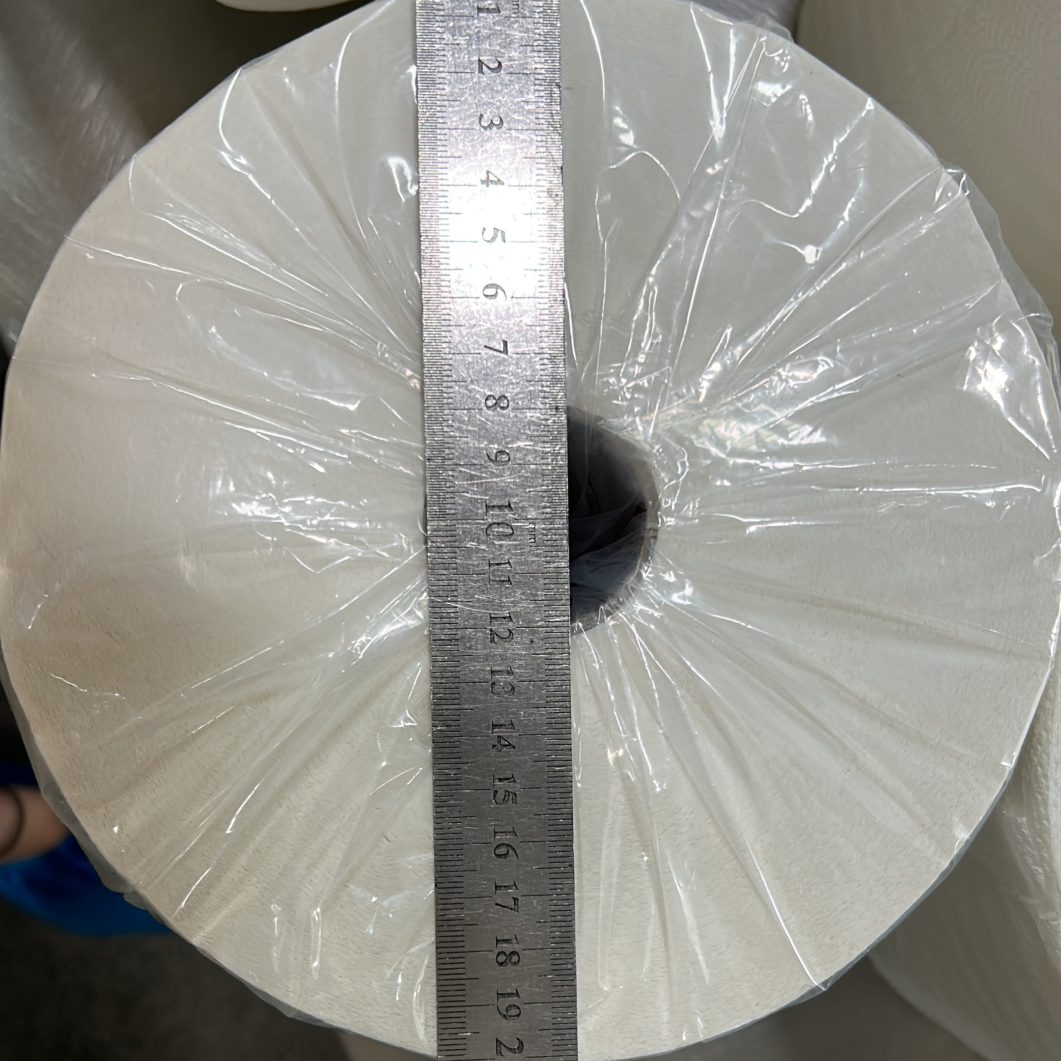 Wholesale Customized Commercial Jumbo Paper Towel Rolls 2 Ply Toilet Tissues Virgin Wood Pulp Hand Paper Towel Large Roll Paper