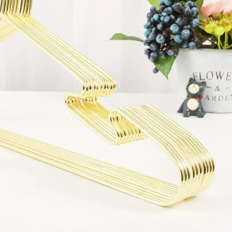 Wholesale Retail Clothing Rack Clothes Hangers Metal Wire Clothes Hanger Golden Customized Bathroom YX Foldable Travel Hangers