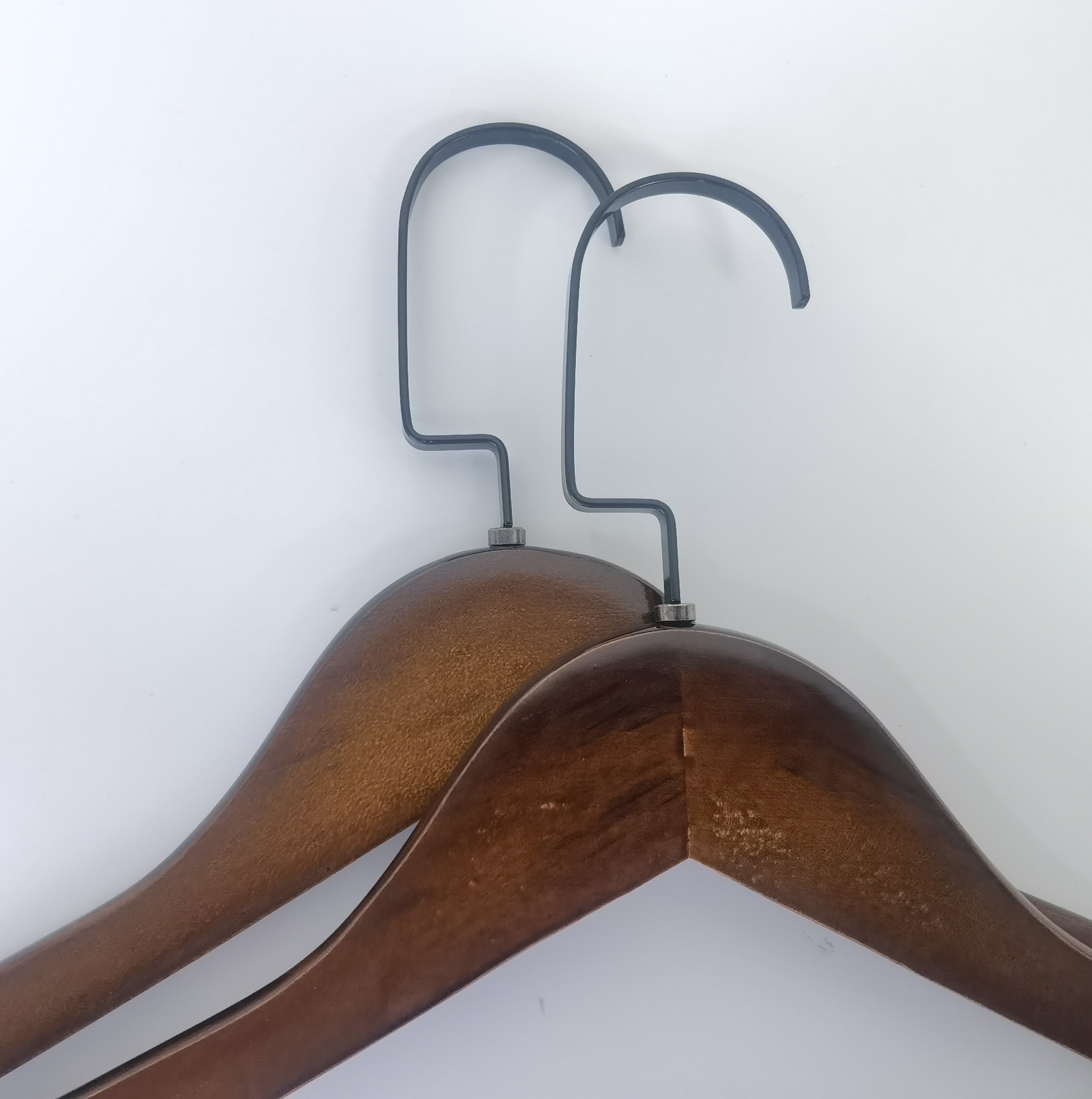 Wholesale Luxury Wood Coat Hangers Wide Shoulder Custom Logo Black Wooden Hanger For Clothing Store With Square Gold Hook Rack