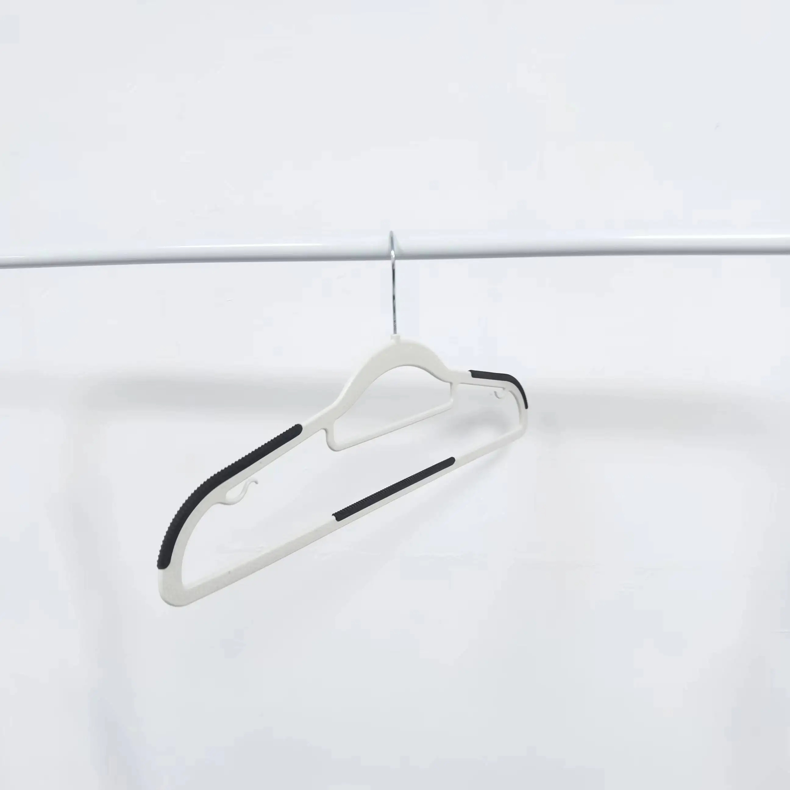 Laundry plastic clothes hangers Bulk Non-Slip Thin Slim plastic hangers with 360 Rotating Hook