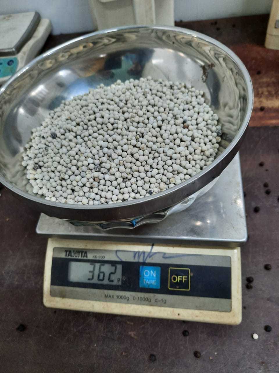 All grades of BLACK PEPPER, WHITE PEPPER with best price from Vietnam ASTA FAQ standard wholesale single spices