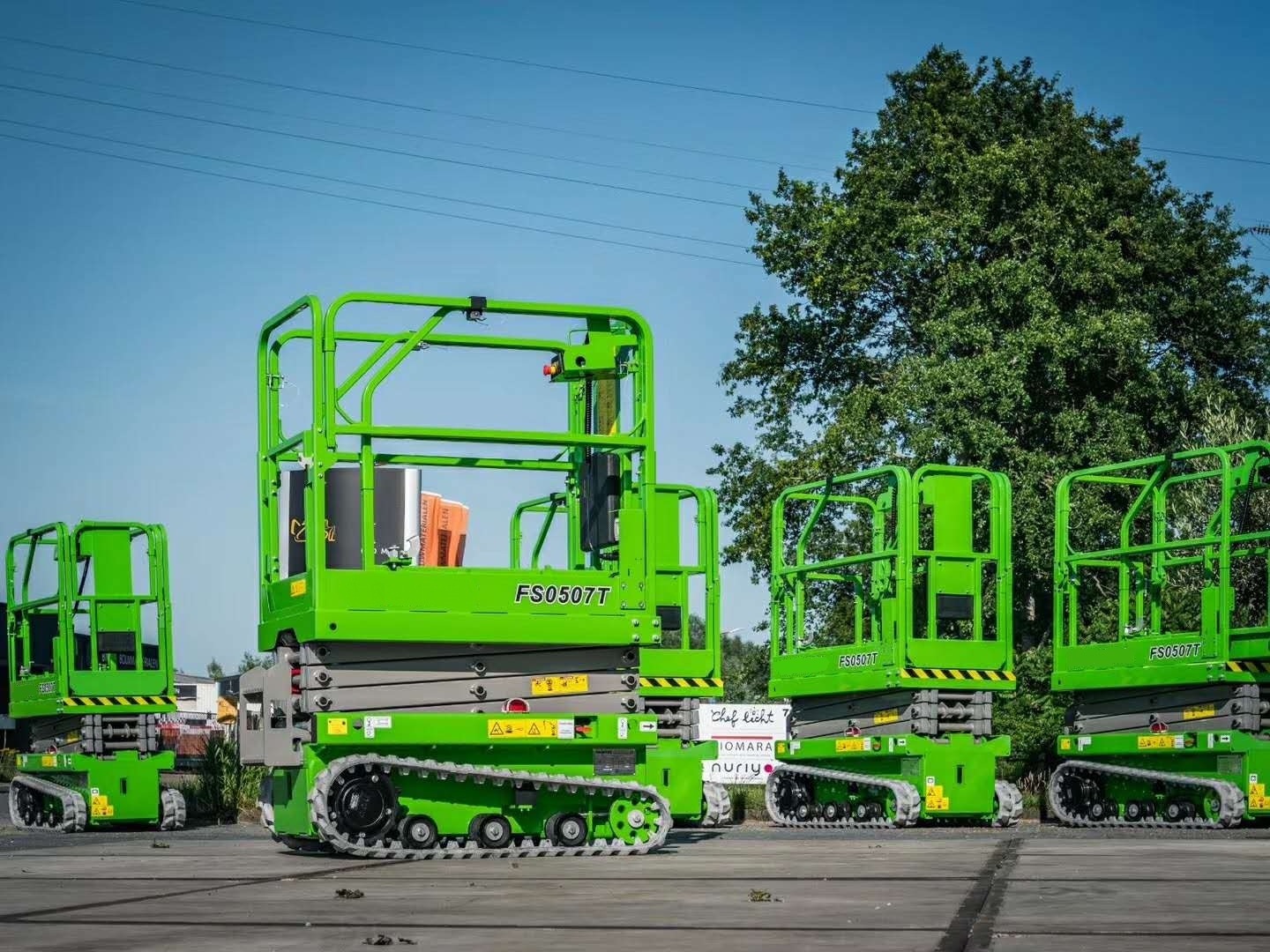 Outdoor tracked crawler rough terrain hydraulic electric scissor lift for sell