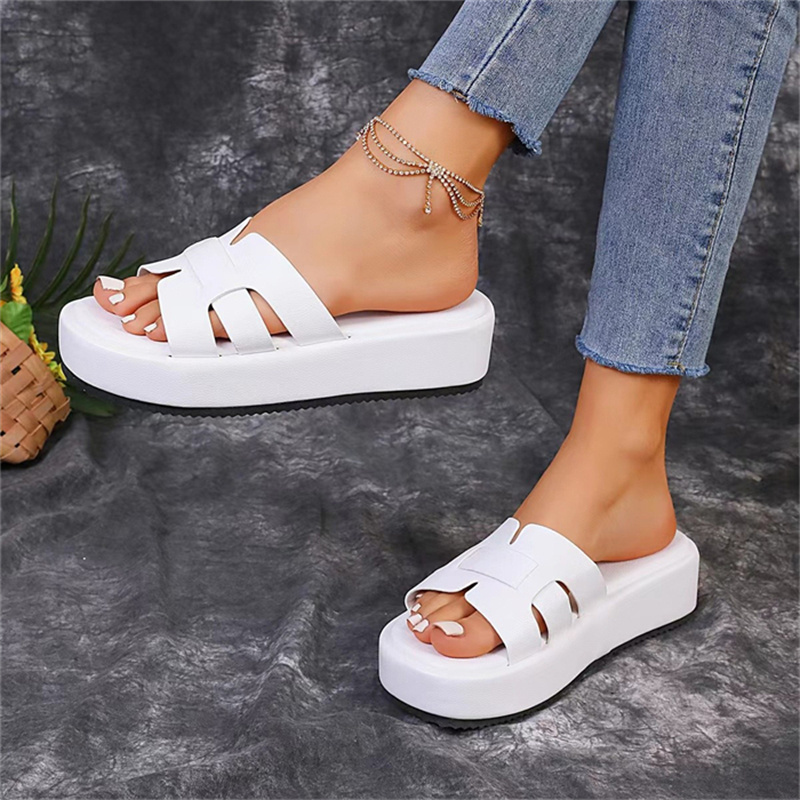 Large Size 36-43 Flat Thick Sole Sandals 2024 Summer New Fashion Vacation Comfortable Beach Slippers for Women