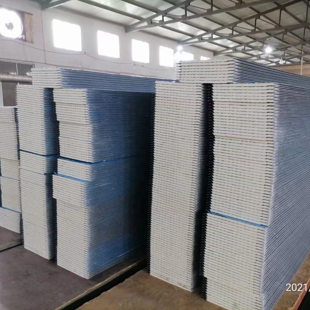 Corrugated design pu foam filled insulation metal siding sandwich panel