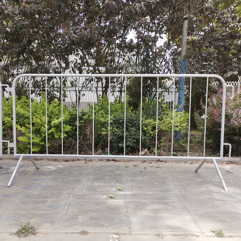 Hot sale road safety metal pedestrian used crowd control barrier for sale