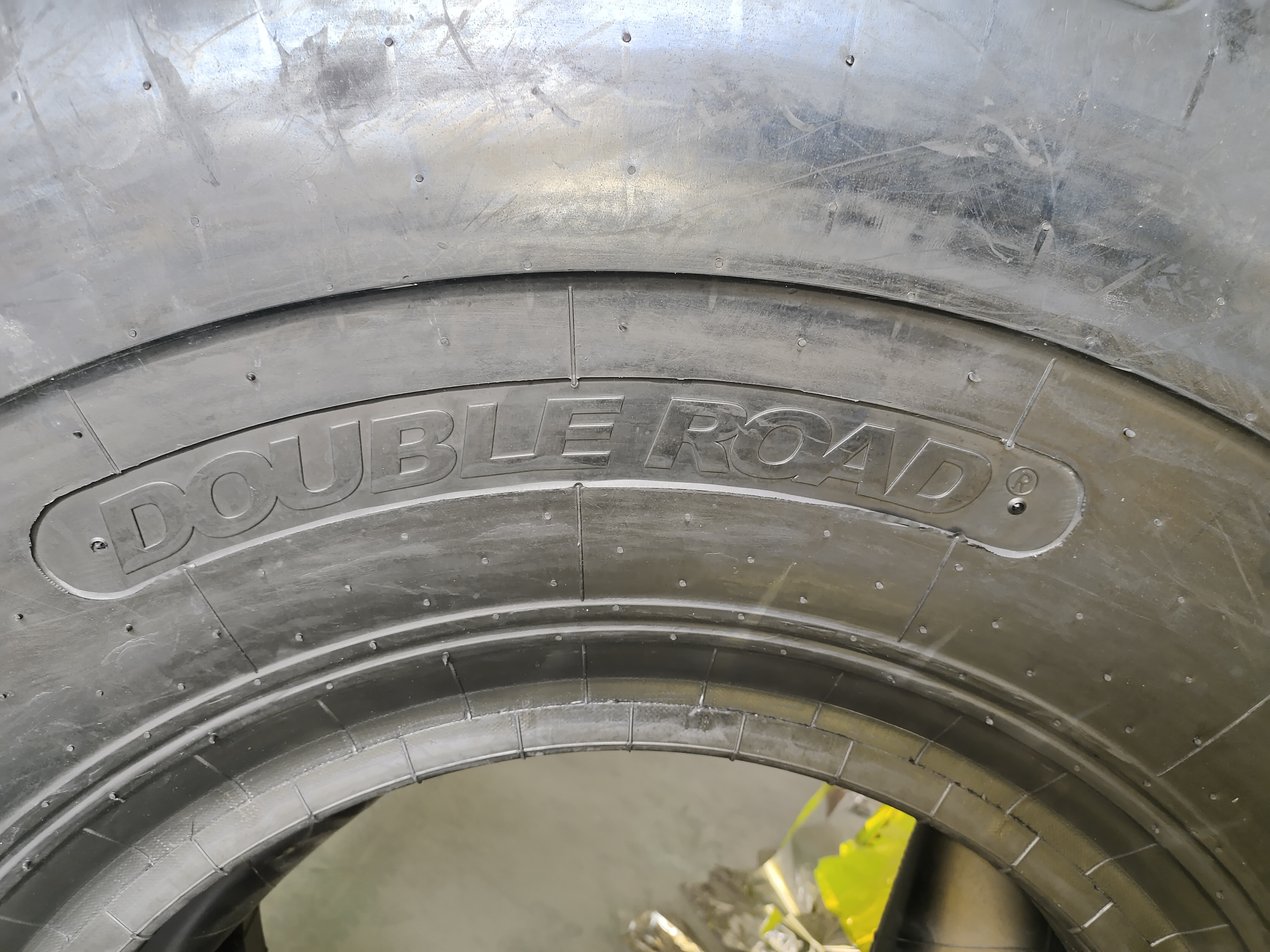 Chinese Factory Quality Radial Tyres Solid TIRE 26.5-25 OTR Tire