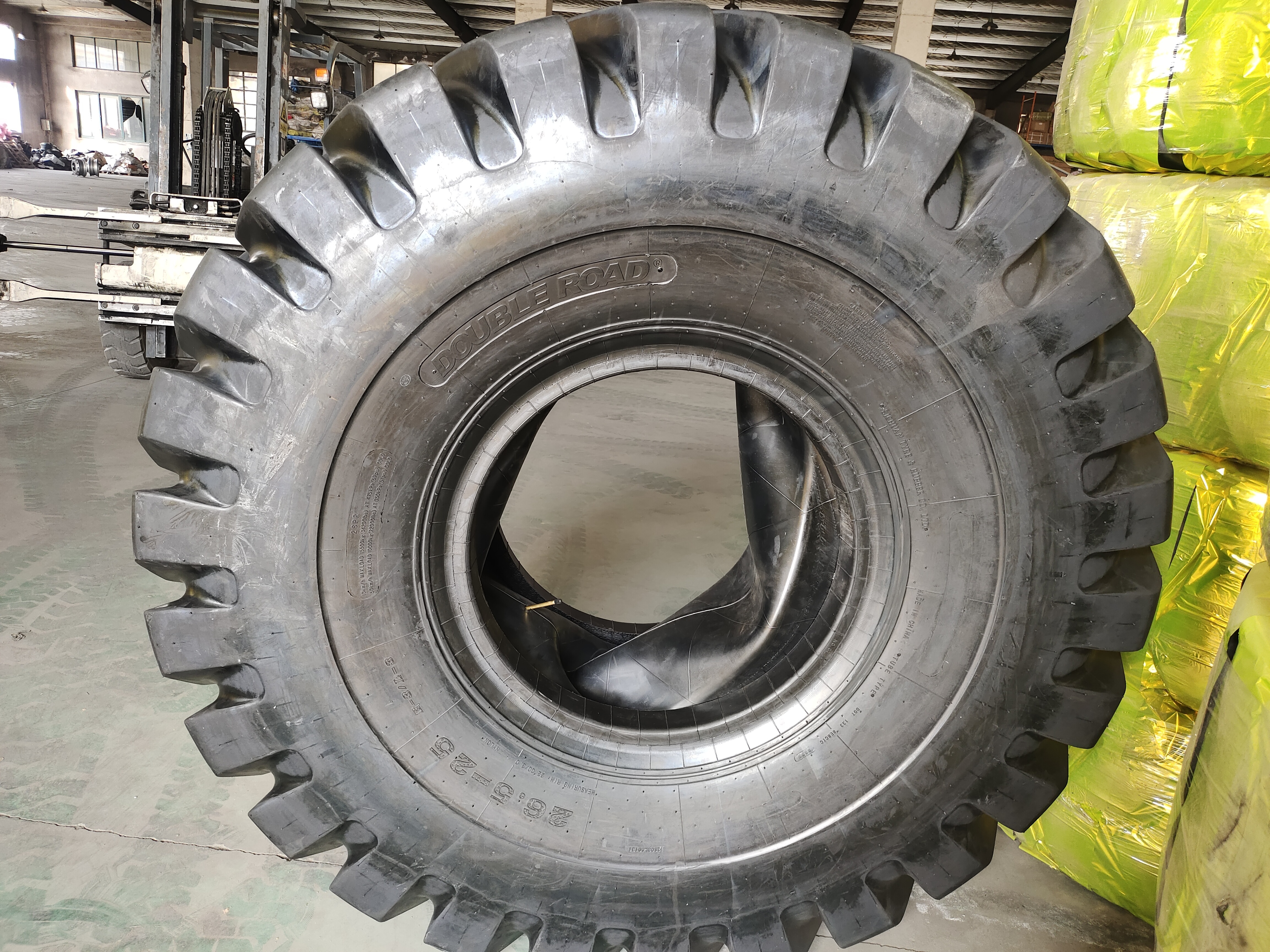 Chinese Factory Quality Radial Tyres Solid TIRE 26.5-25 OTR Tire