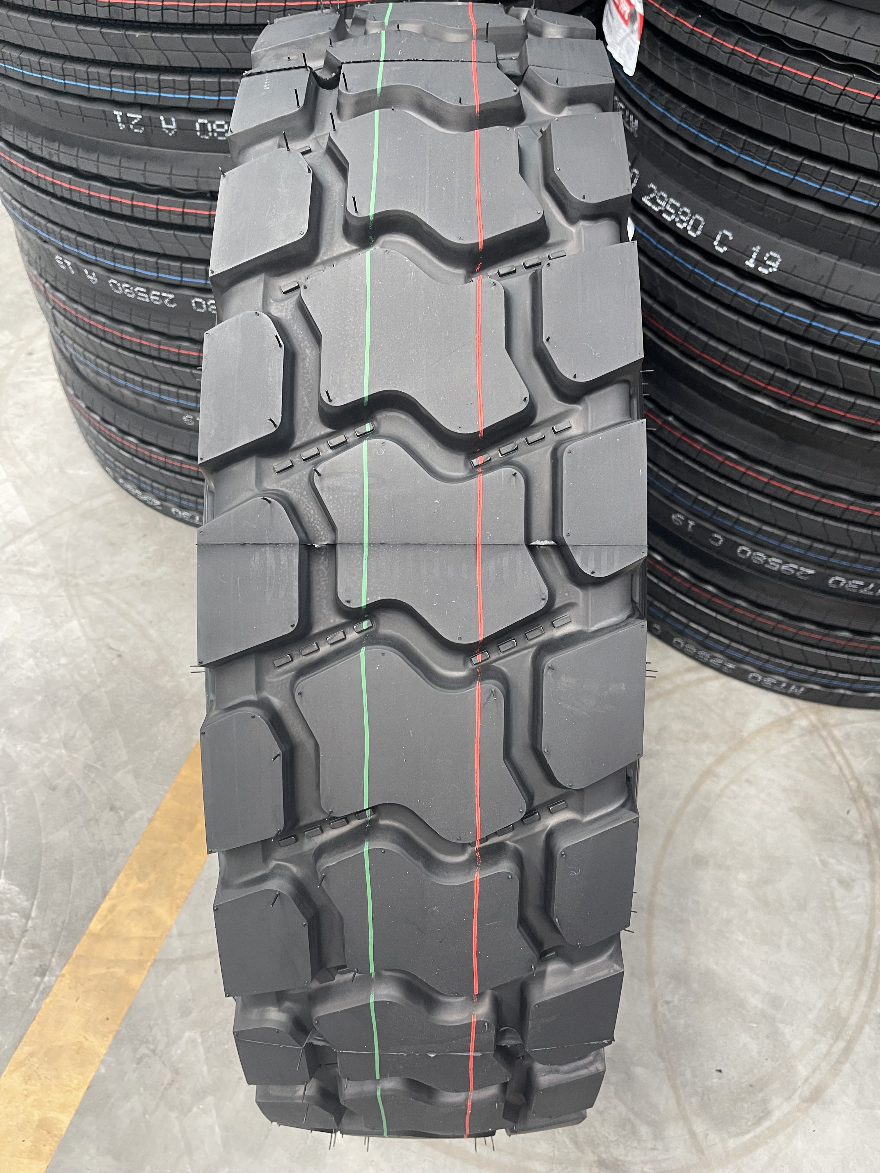 11R20 12R20 Truck Tires 1200 24 295/80R22.5 Radial truck tyre