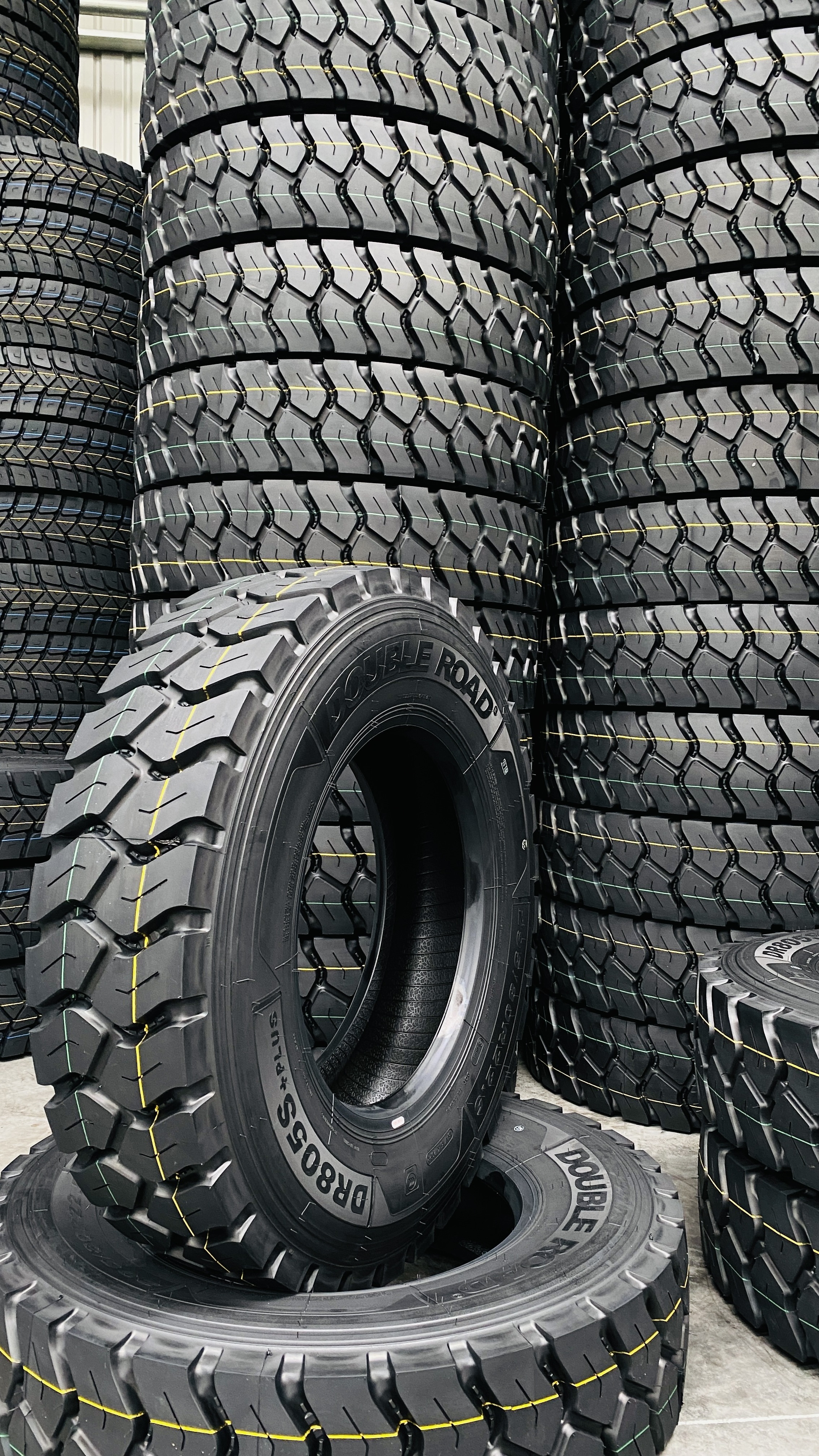 11R20 12R20 Truck Tires 1200 24 295/80R22.5 Radial truck tyre