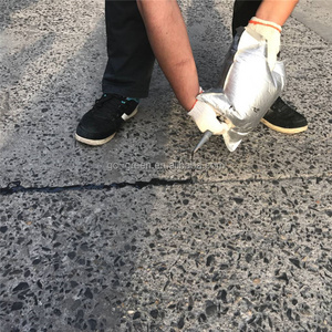 Pourable asphalt crack filler for pavement cracks repair for sale