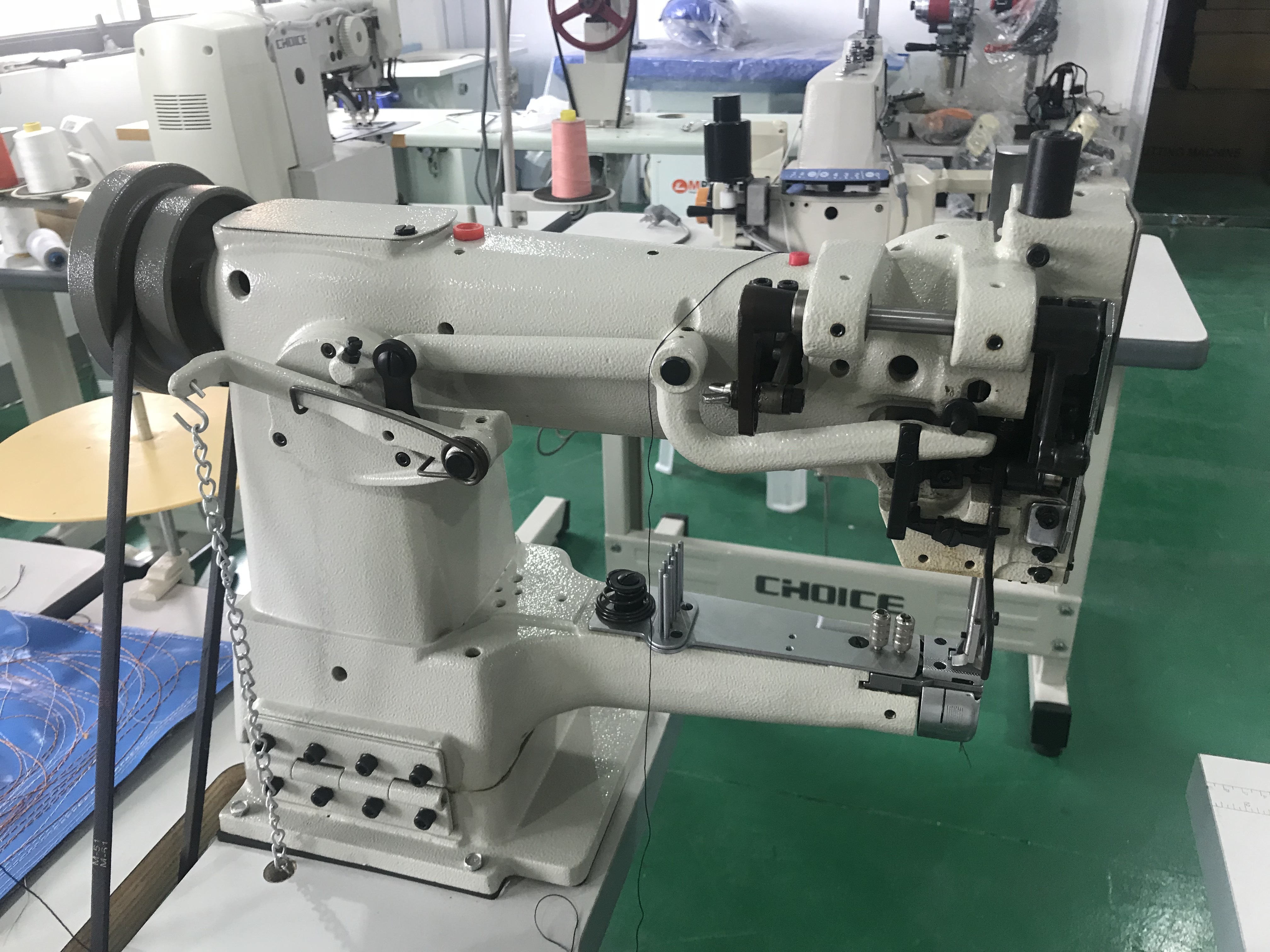 GC335 High Quality Single Needle Cylinder arm tape binding Leather Bag Lockstitch Industrial Sewing Machine price