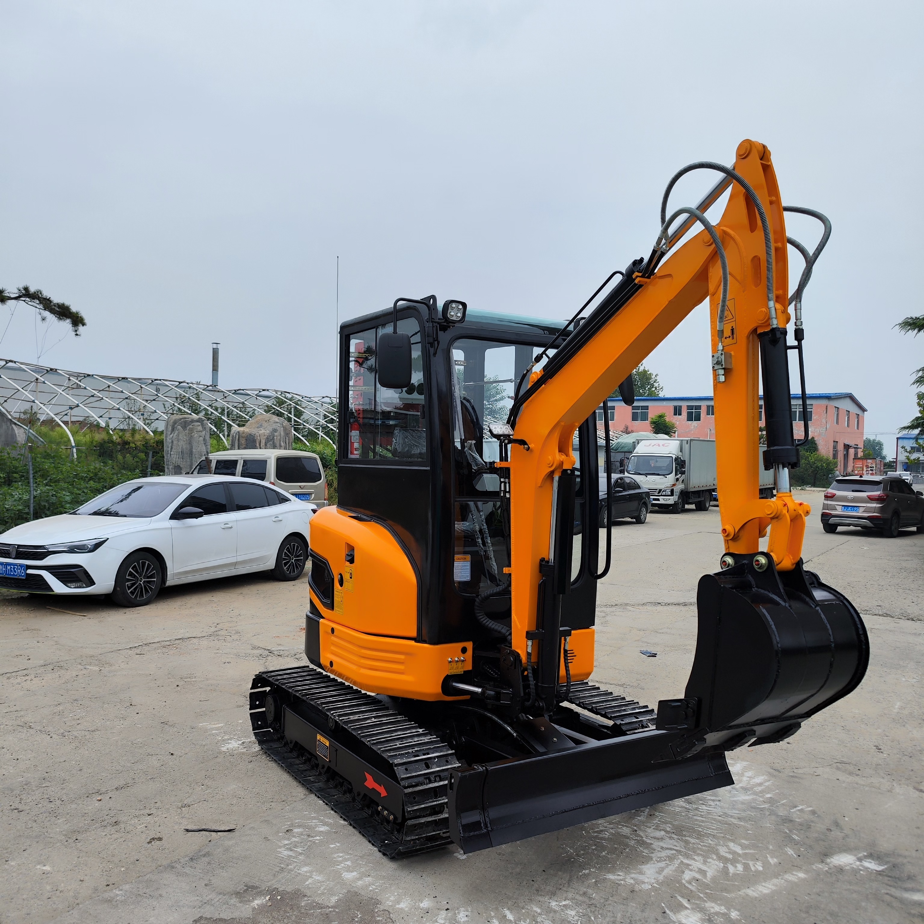 3Ton Mini Bagger 2 T bagger machine 3.5Ton Crawler Mini Excavator With Arm Defelction And Warm Cabin