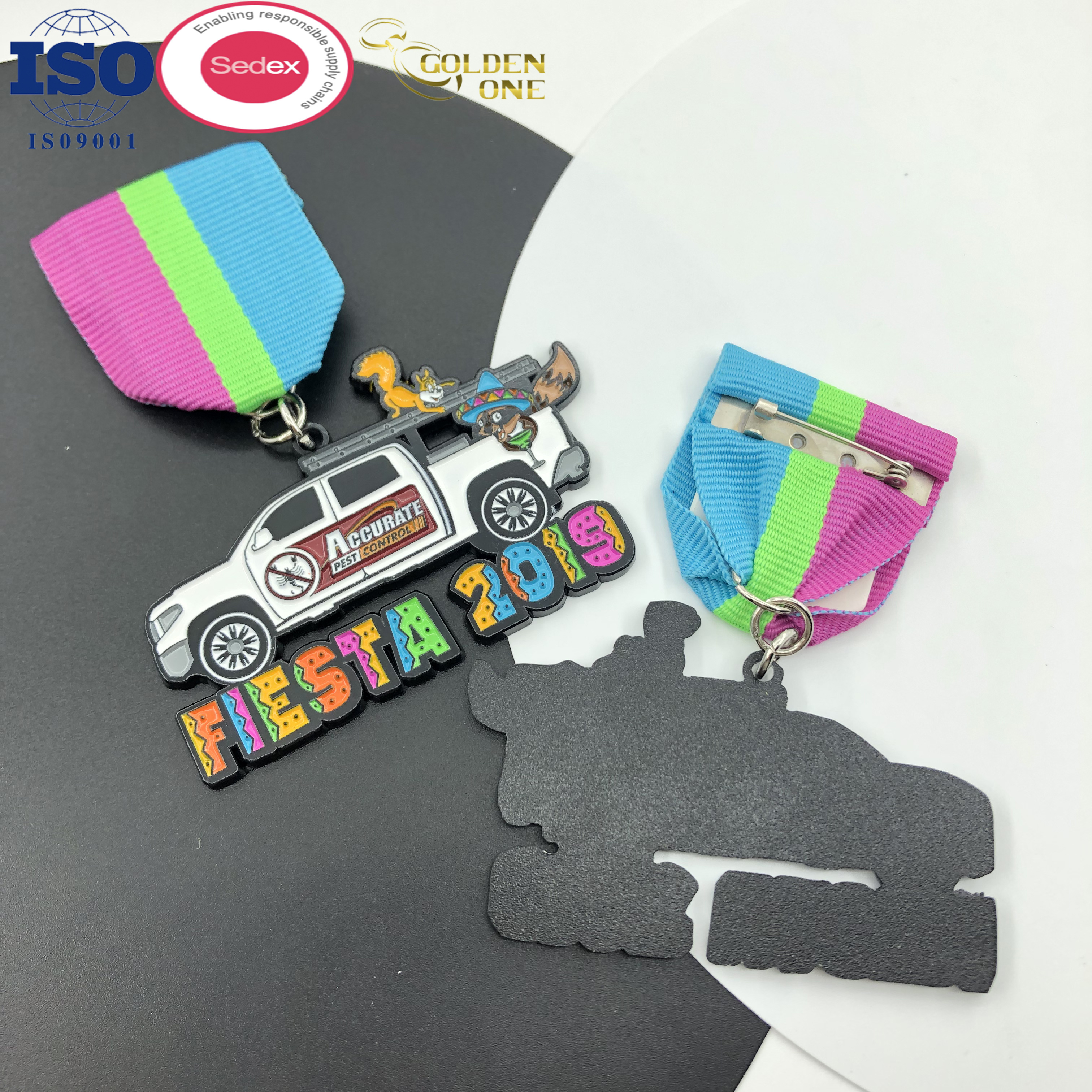 New Design Fashion 2D Enmael Safety Pin Carnival Fiesta Medaille Custom Medal with Silk Screen Printing Lanyard