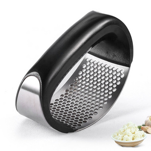 Factory Customized Stainless Steel Garlic Mincer Crusher and Peeler Garlic Press Rocker with Ergonomic Handle