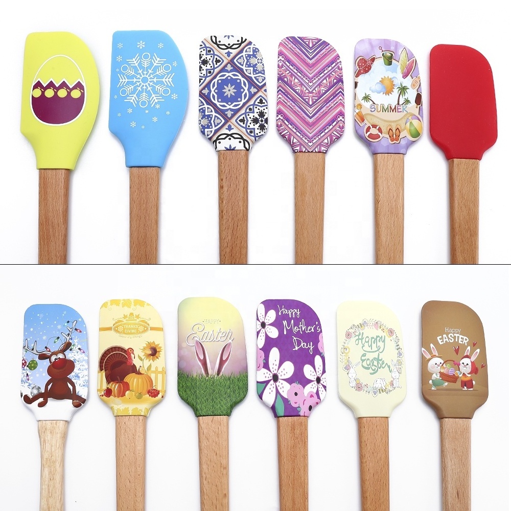 High Quality Personalized Offset Christmas Snowflake Pattern Wooden Handle Cake Spatula