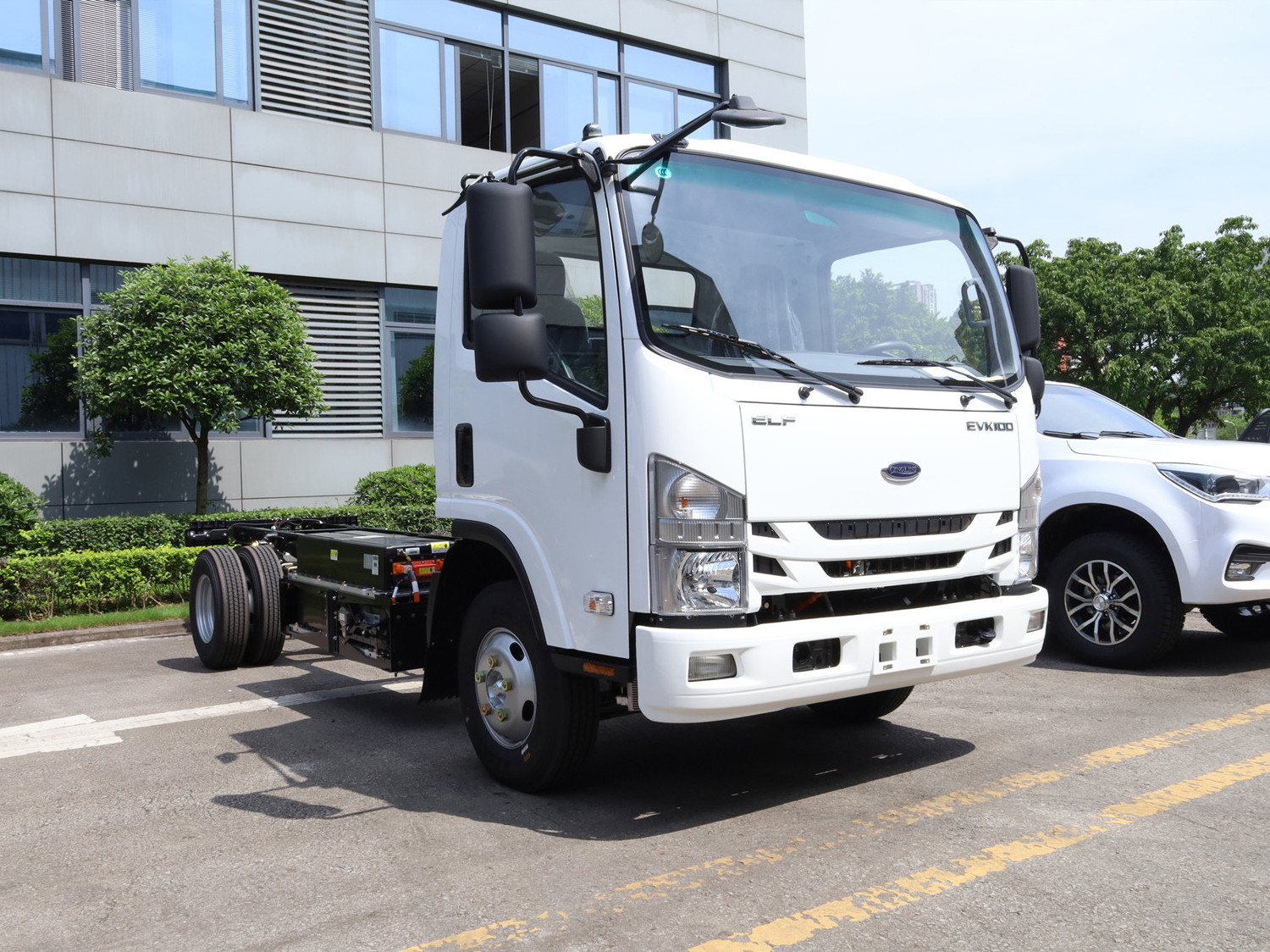 Electric cargo truck chassis 7 tons pure electric trucks big capacity electric vehicles for sale