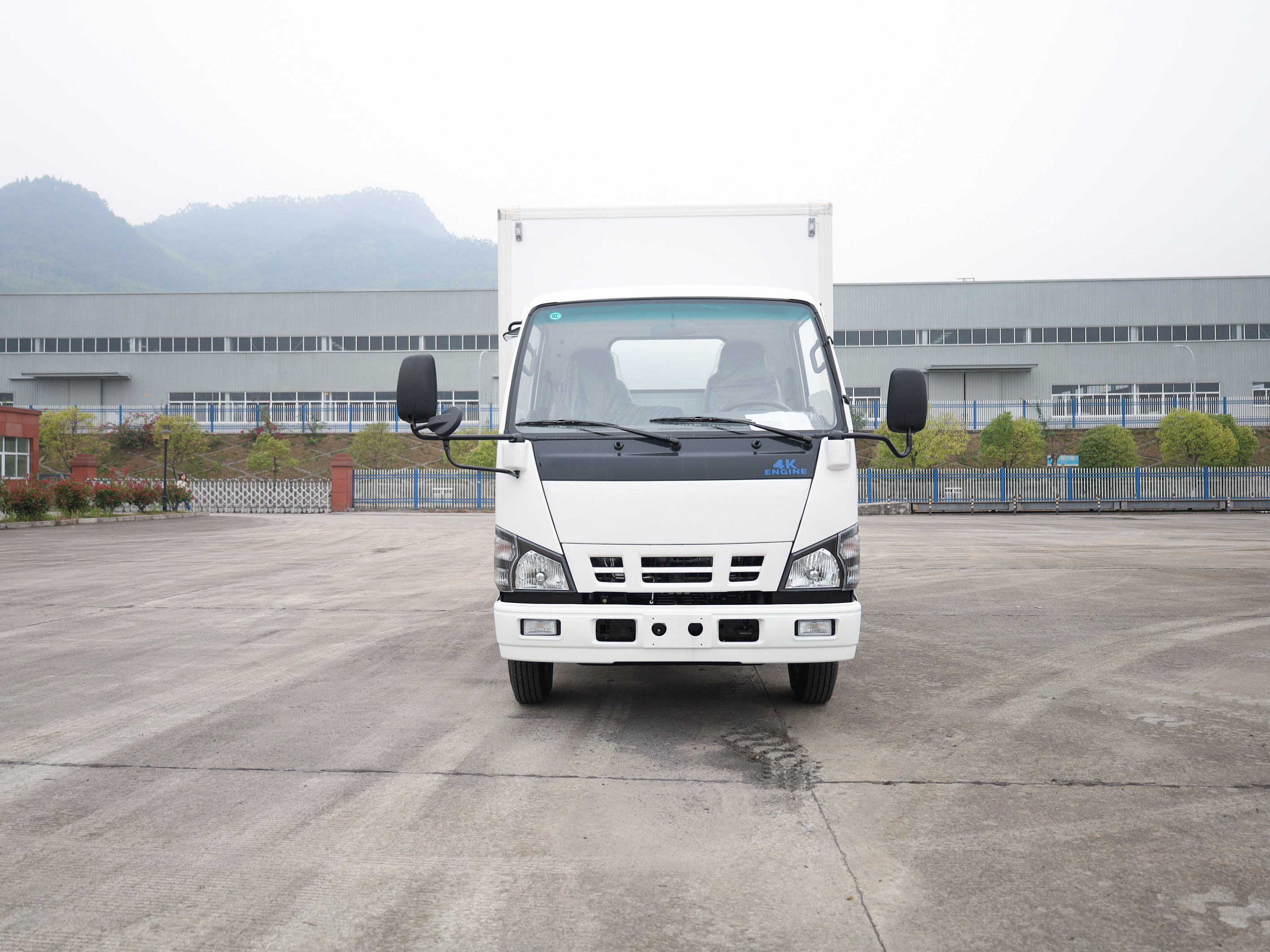 High Quality ISUZU Light Truck 4T 98HP 4x2 Euro 2 3 4 5 6 box body Lorry close NKR55 Van Cargo Truck