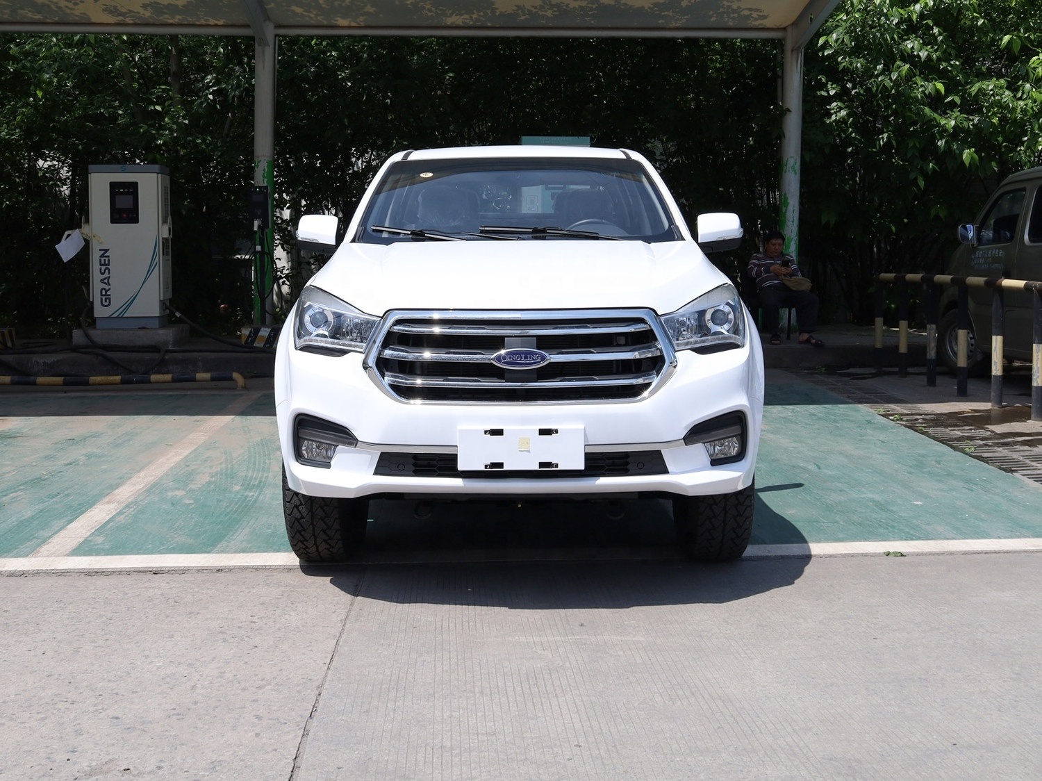 China electric 4 cylinder diesel pickup truck for sale