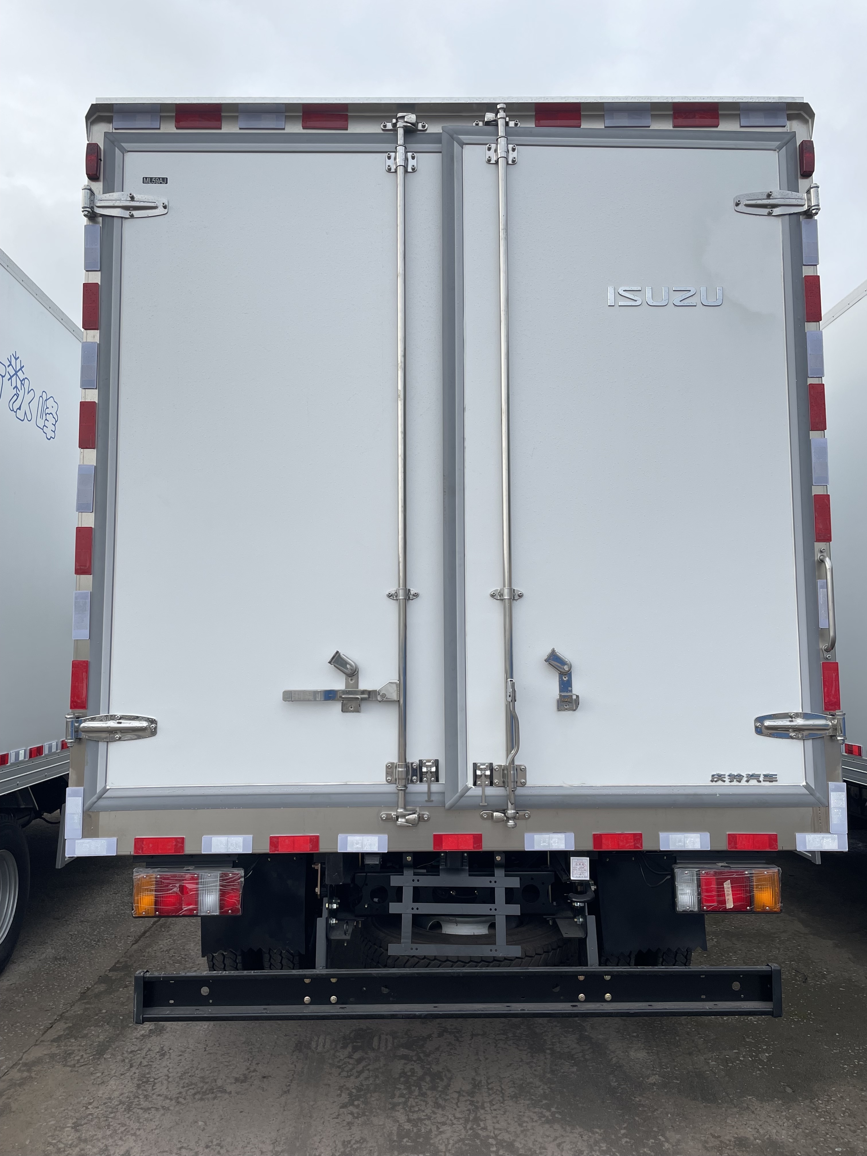 ISUZU FVZ refrigerated truck 6 wheels thermo king cooling system refrigerator trucks for sale