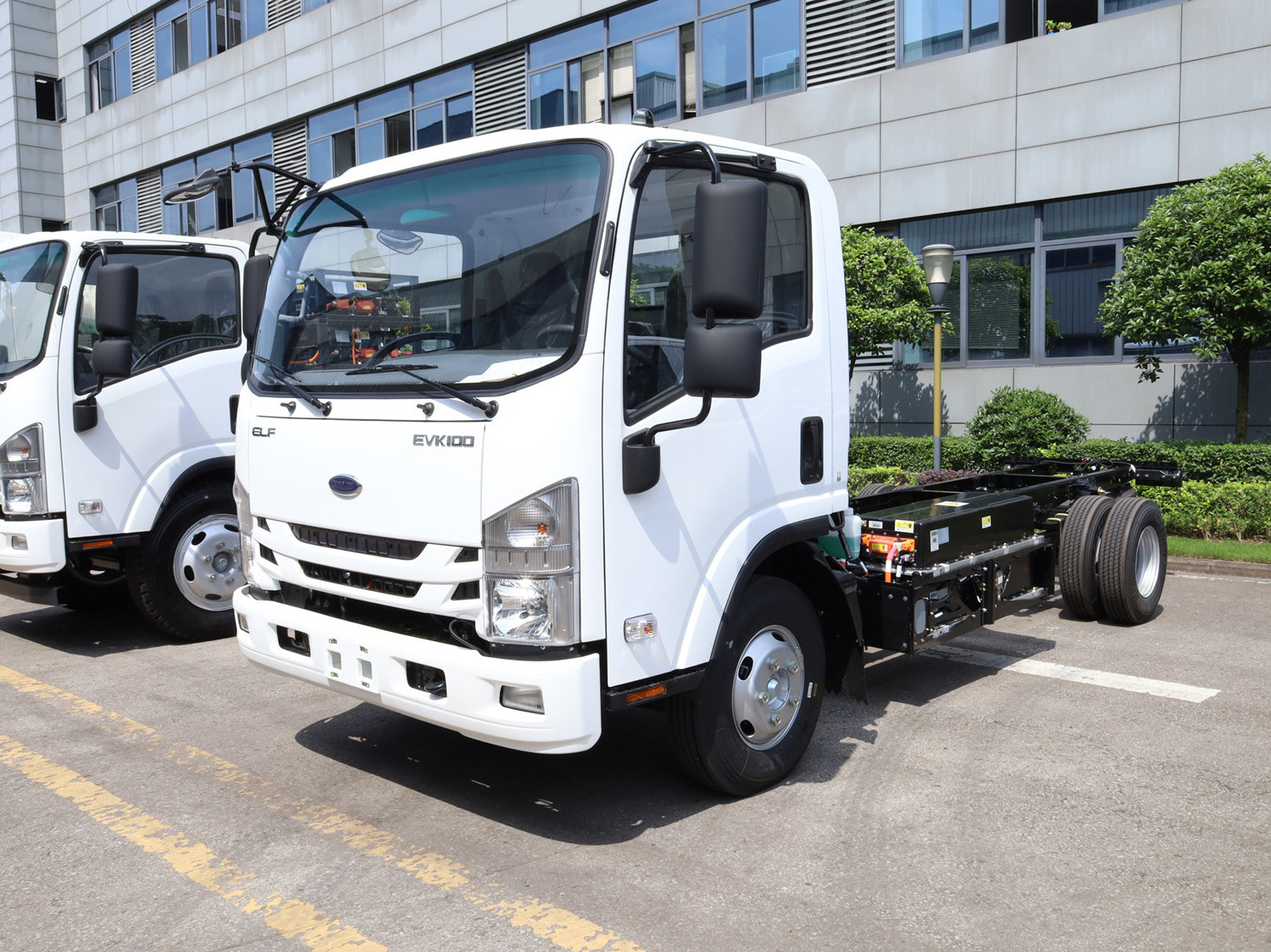 Electric cargo truck chassis 7 tons pure electric trucks big capacity electric vehicles for sale