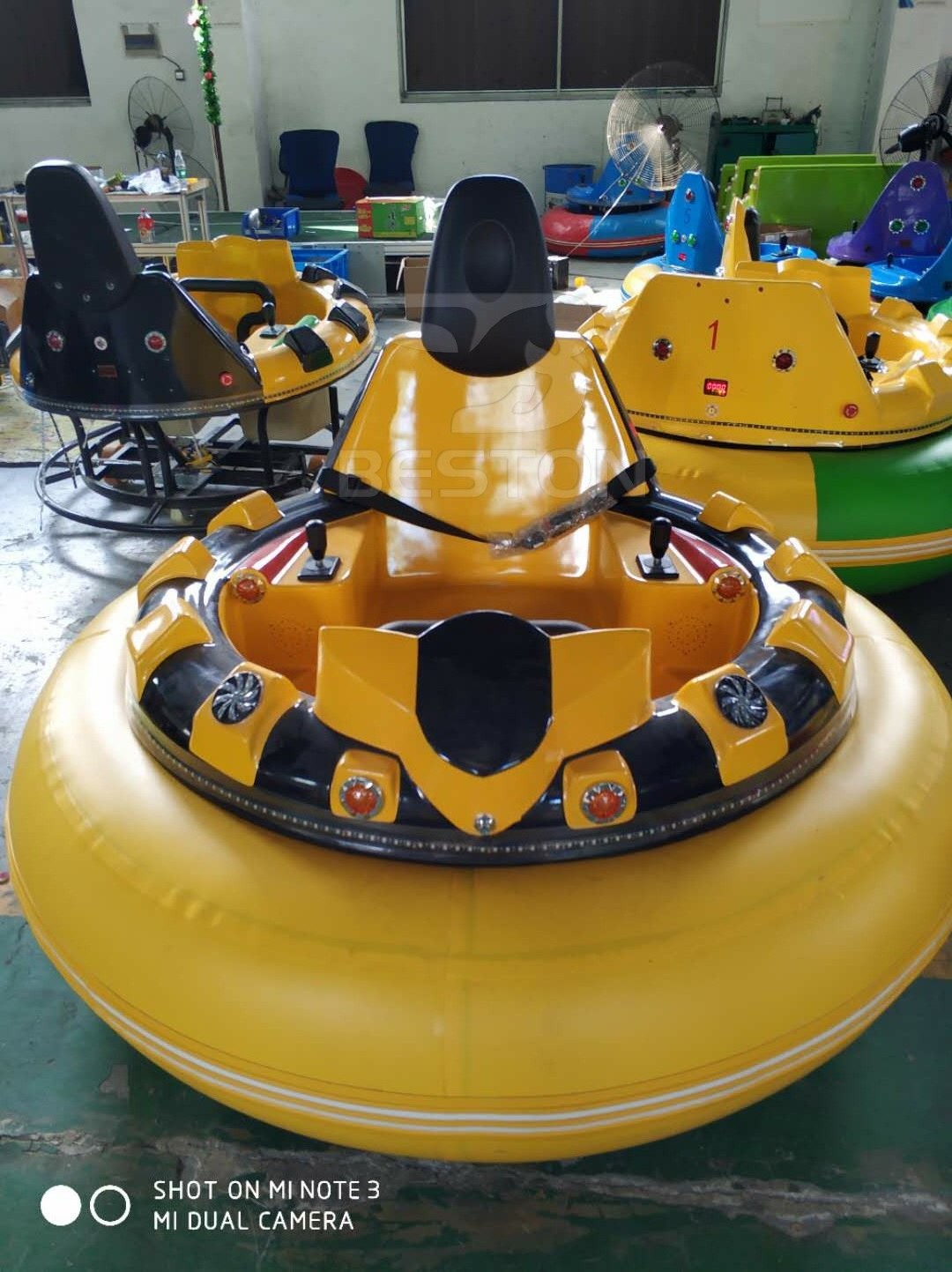 Amusement Park Kid Ride On Bumper Car Electric Inflatable Ice Bumper Car For Sale