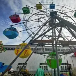 Hot Sale Amusement Ride Small Metal Ferris Wheel Suppliers