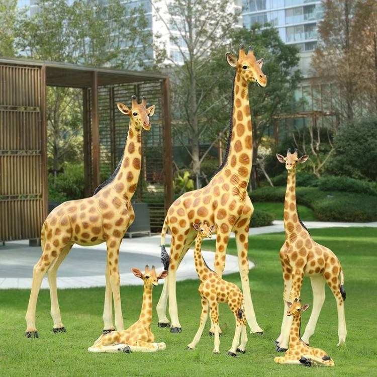 Customized modern decoration, life-size glass fiber giraffe sculpture, outdoor resin giraffe statue