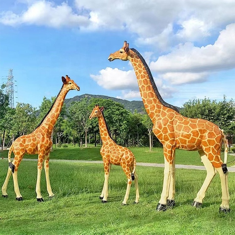 Customized modern decoration, life-size glass fiber giraffe sculpture, outdoor resin giraffe statue