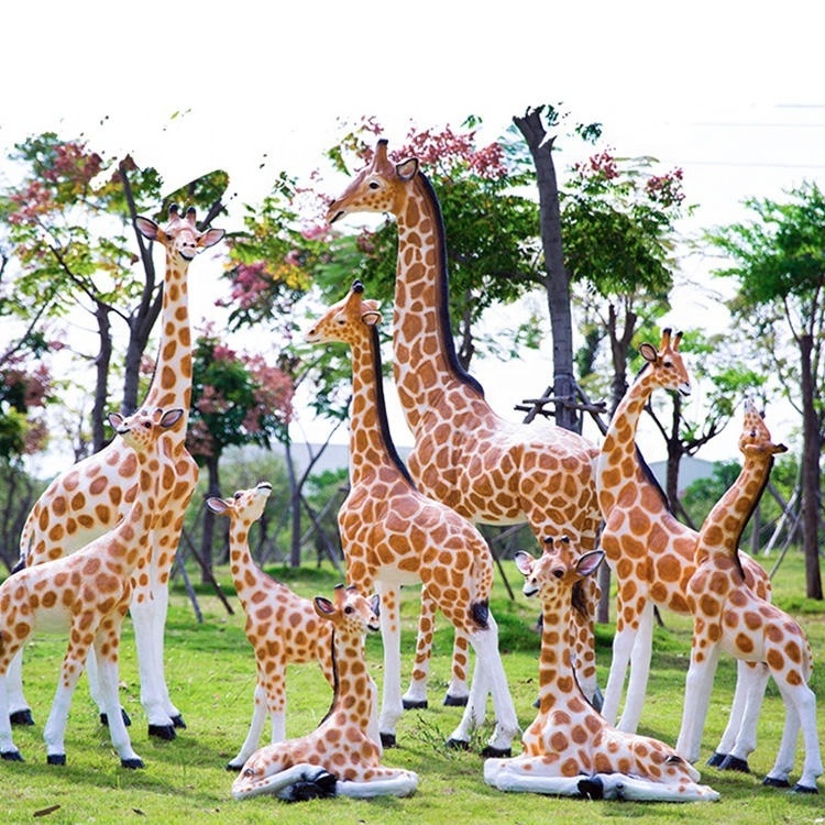 Customized modern decoration, life-size glass fiber giraffe sculpture, outdoor resin giraffe statue