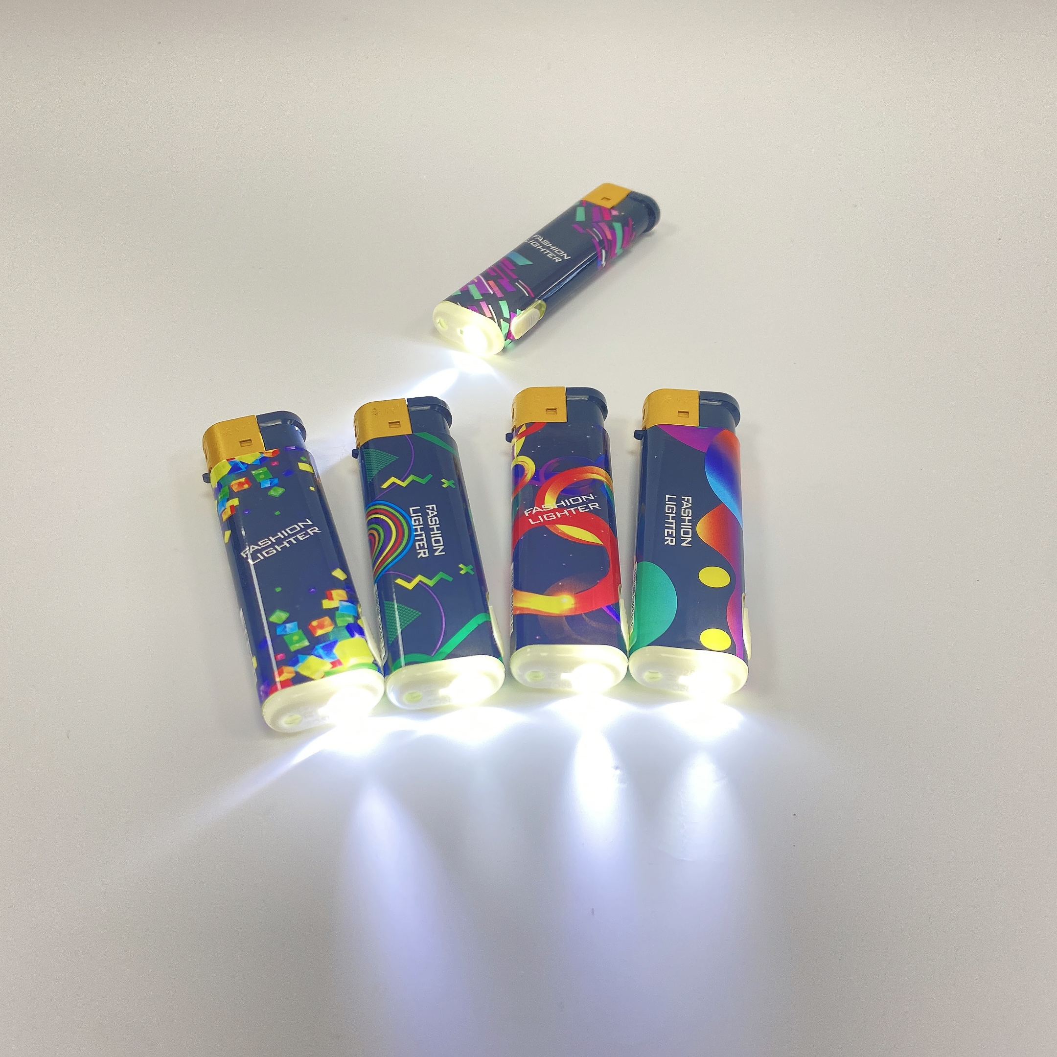 Custom vapers smoke elektronik sigara cakmak Lighter with light